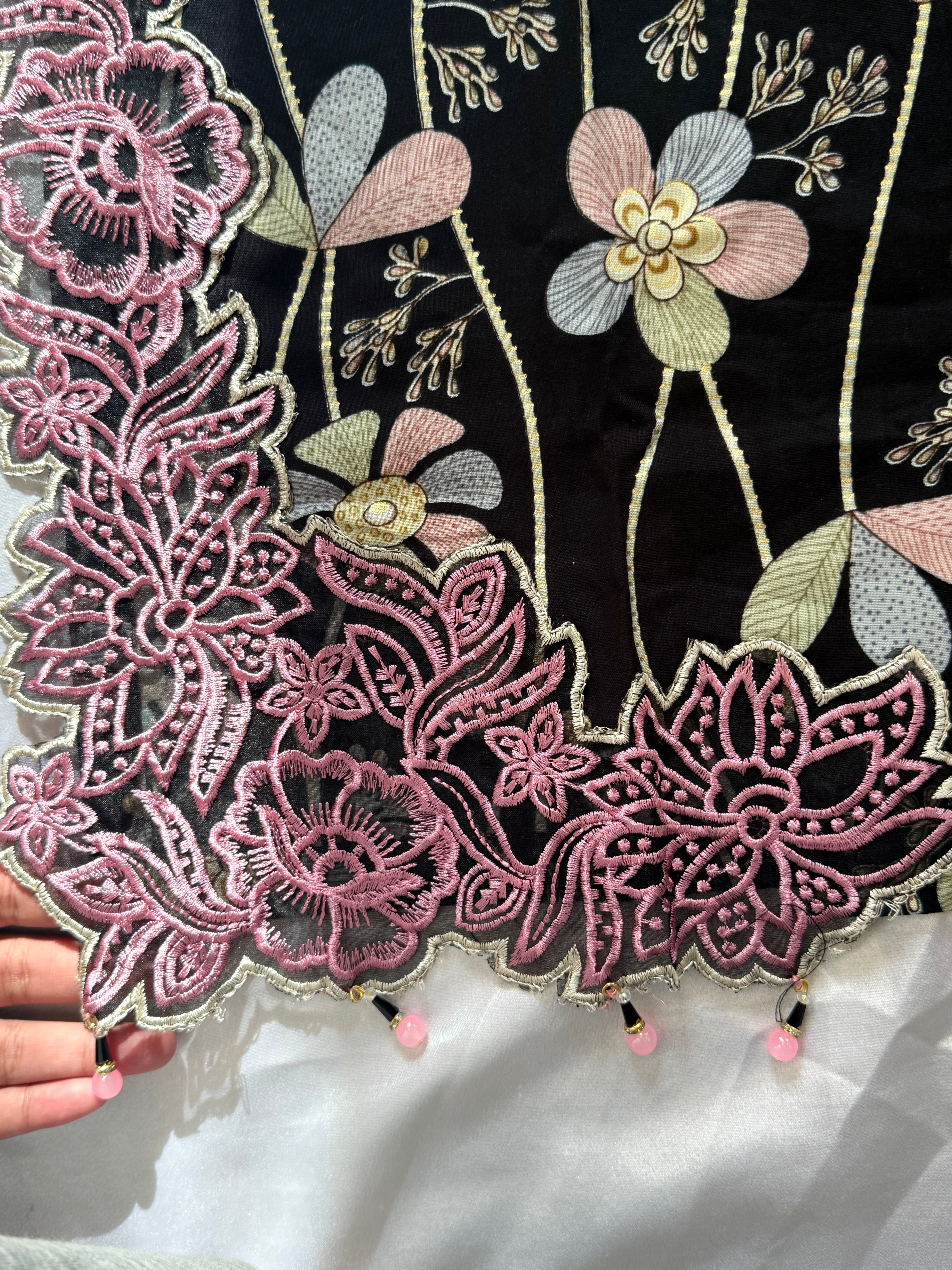 PURE LAWN CUTWORK READYMADE SUIT 5001 Q