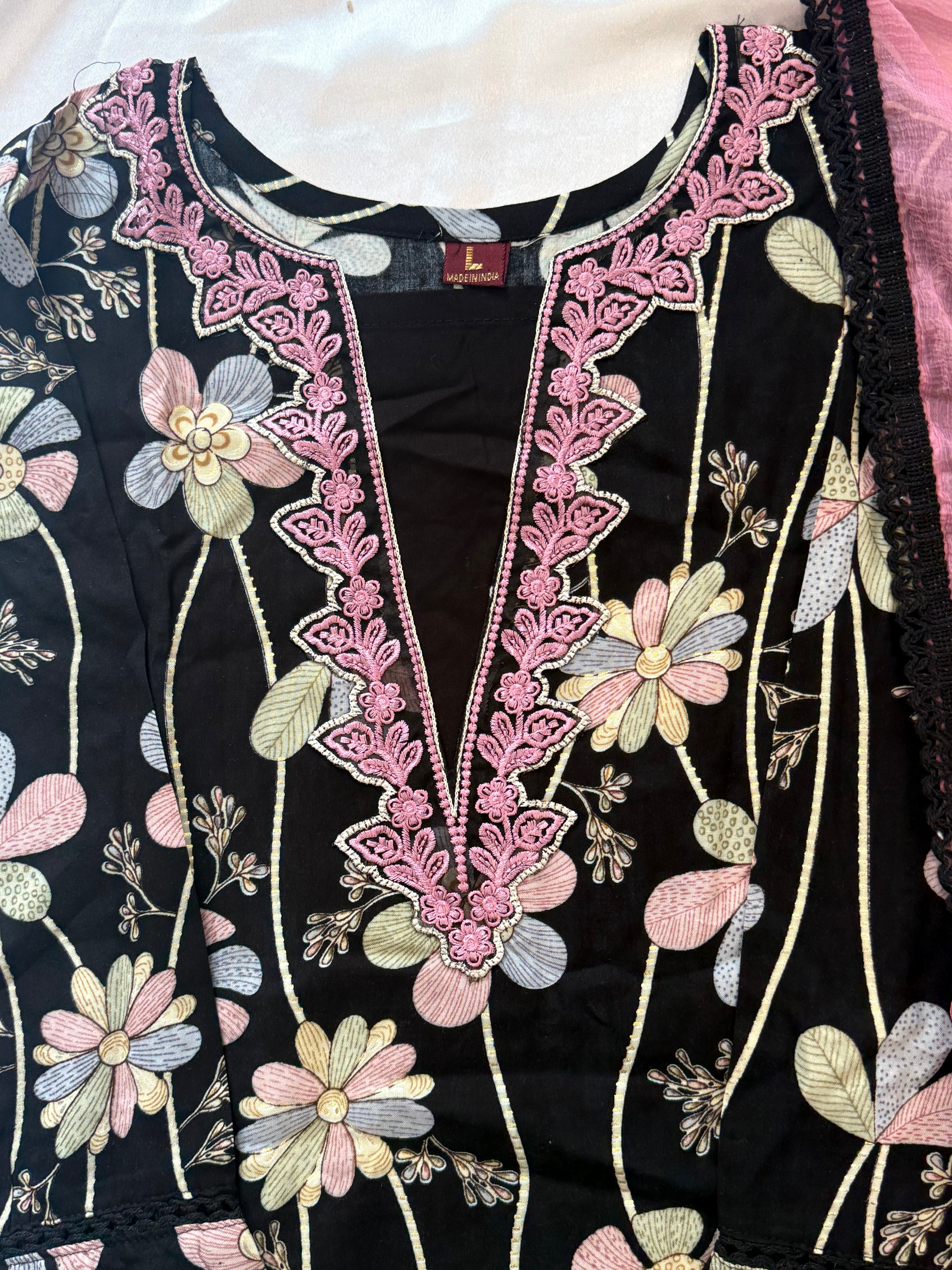 PURE LAWN CUTWORK READYMADE SUIT 5001 Q