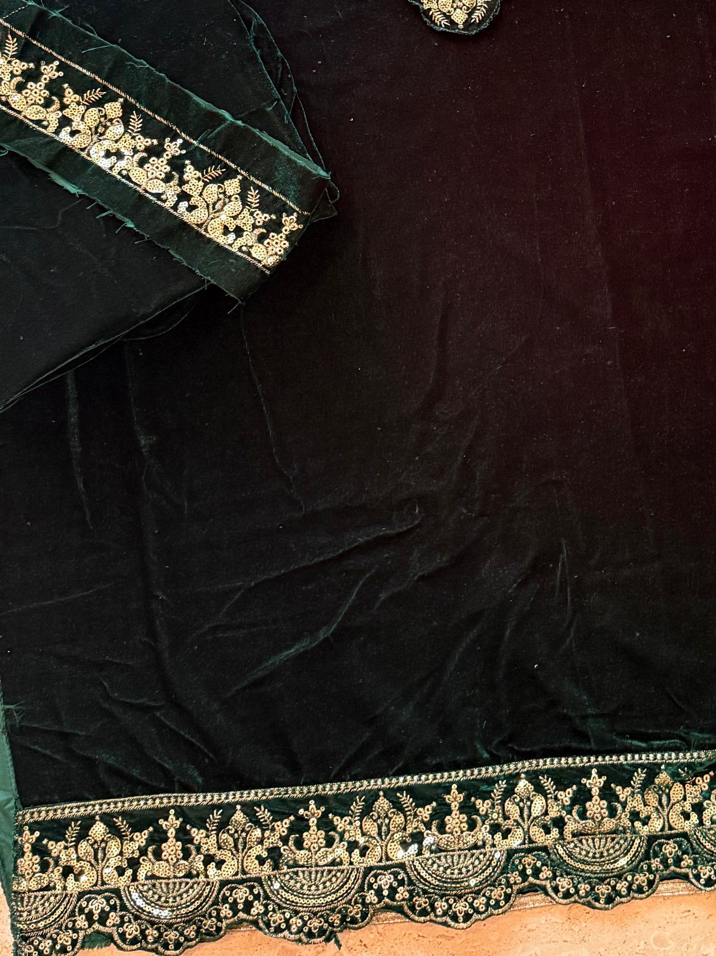 ALINA VELVET EMBROIDERY SUIT 5 Q