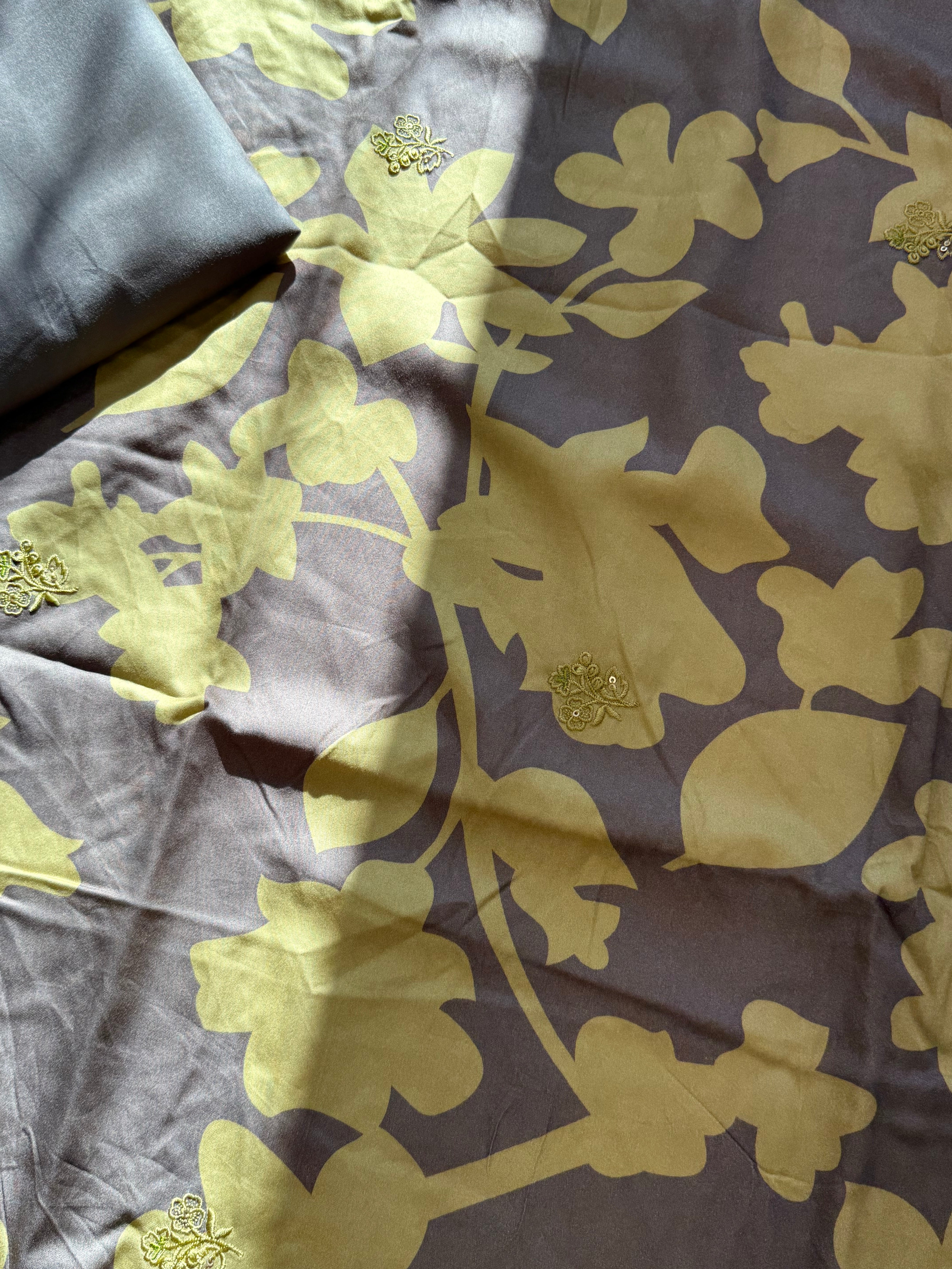 GAZAB 2 LAWN EMBROIDERY SUIT 4 Q