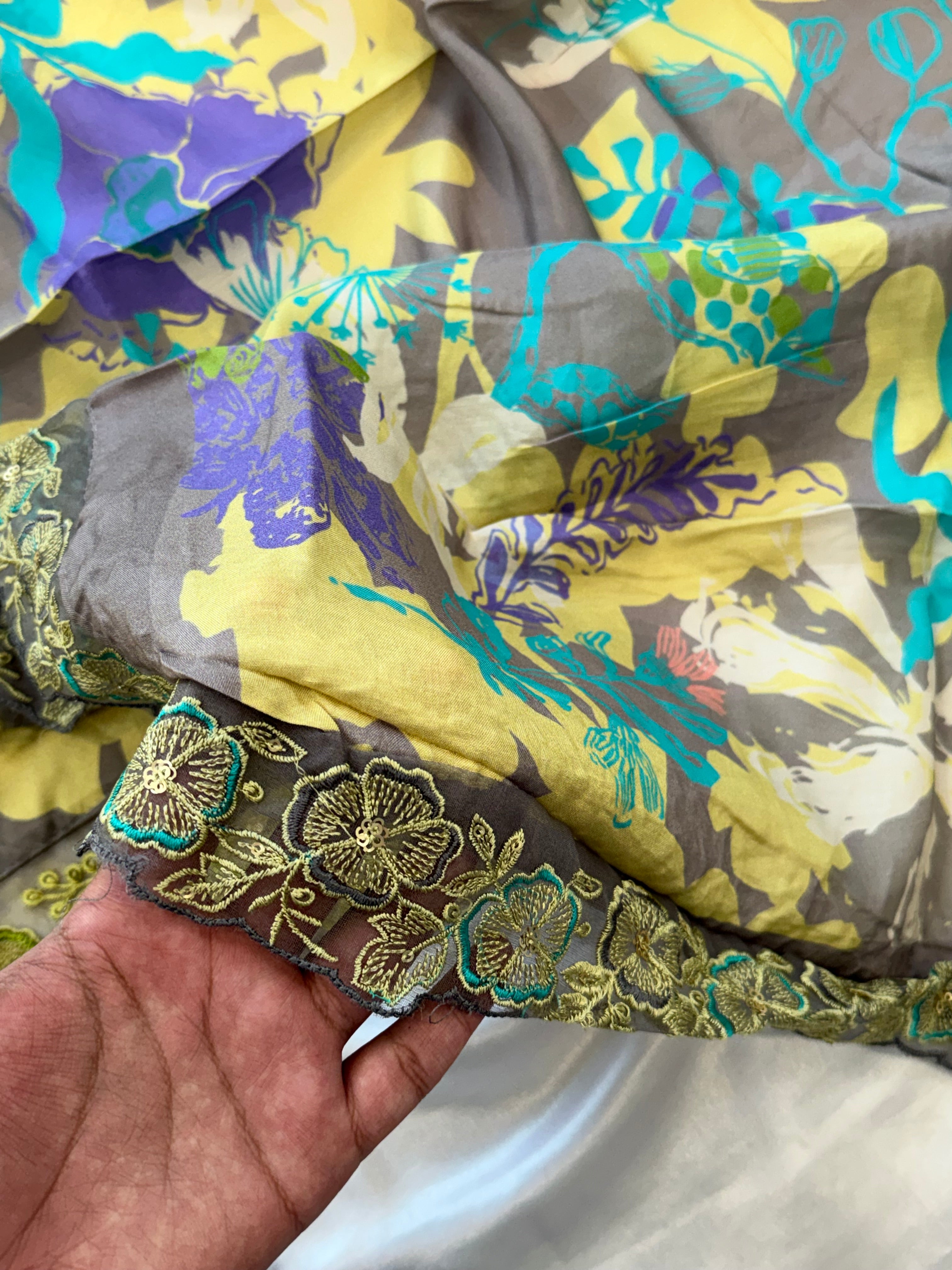GAZAB 2 LAWN EMBROIDERY SUIT 4 Q