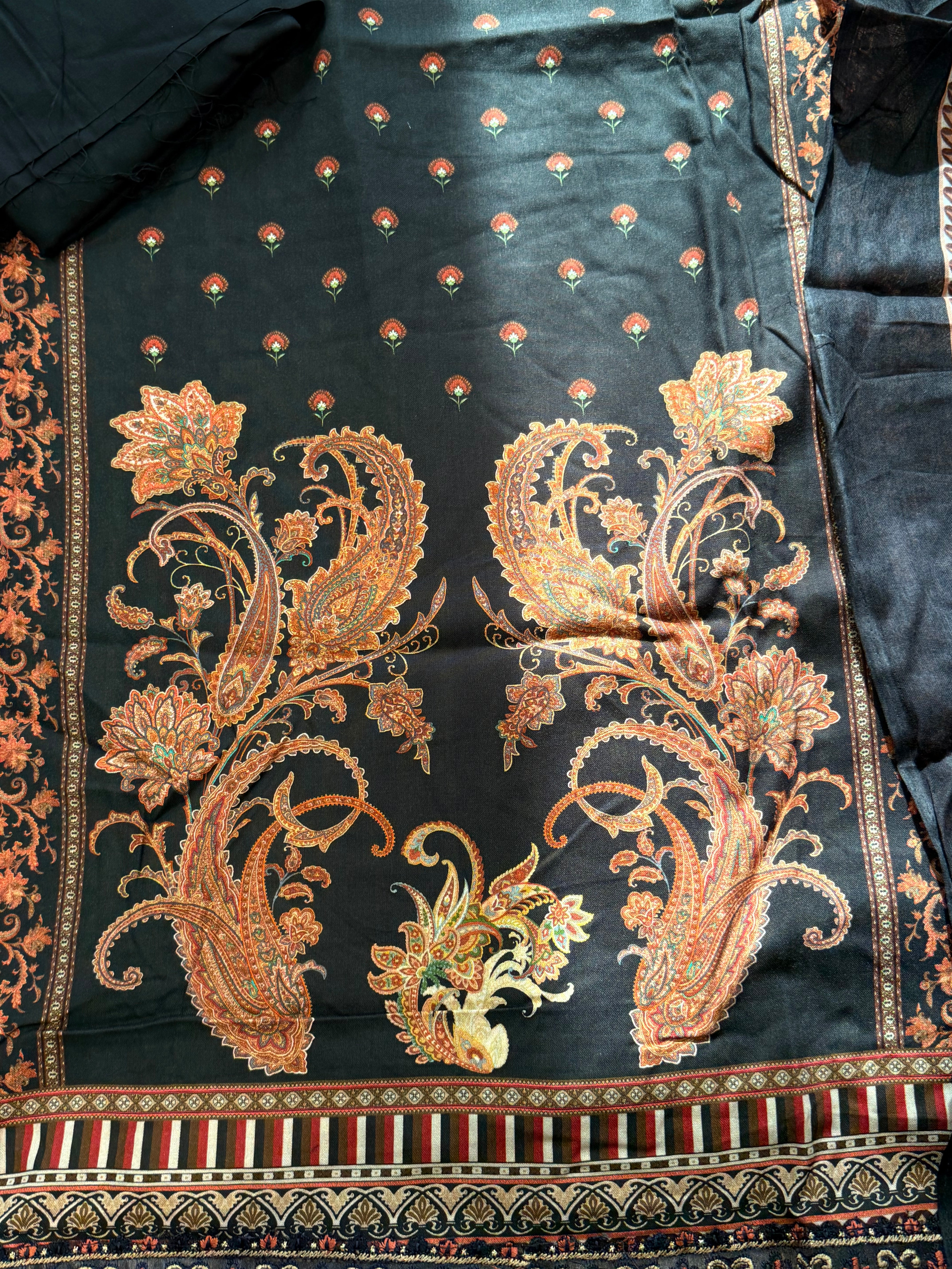 PAISELY LAWN EMBROIDERY SUIT 5 Q