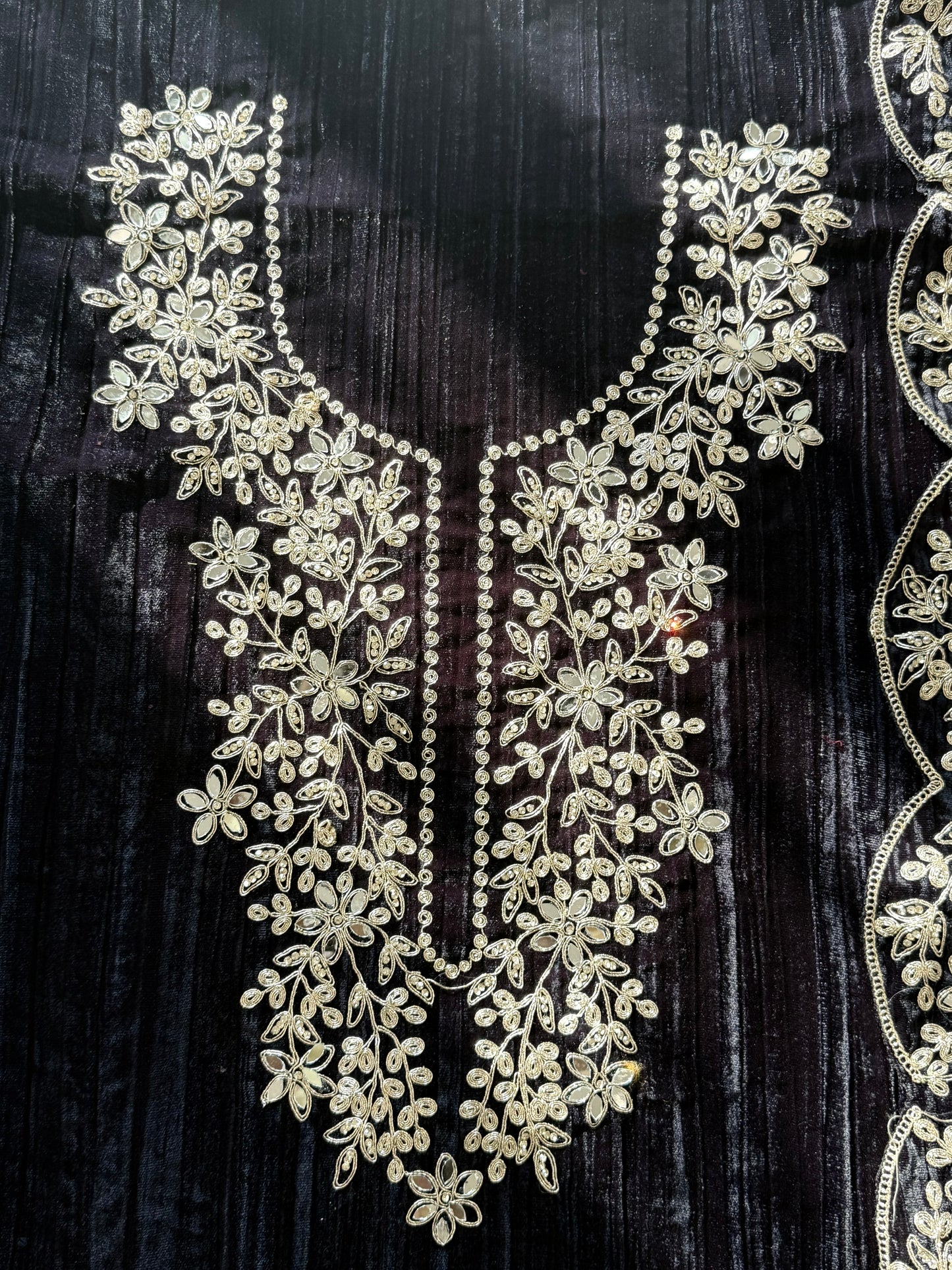 SAHER CRUSH VELVET EMBROIDERY SUIT 4 Q