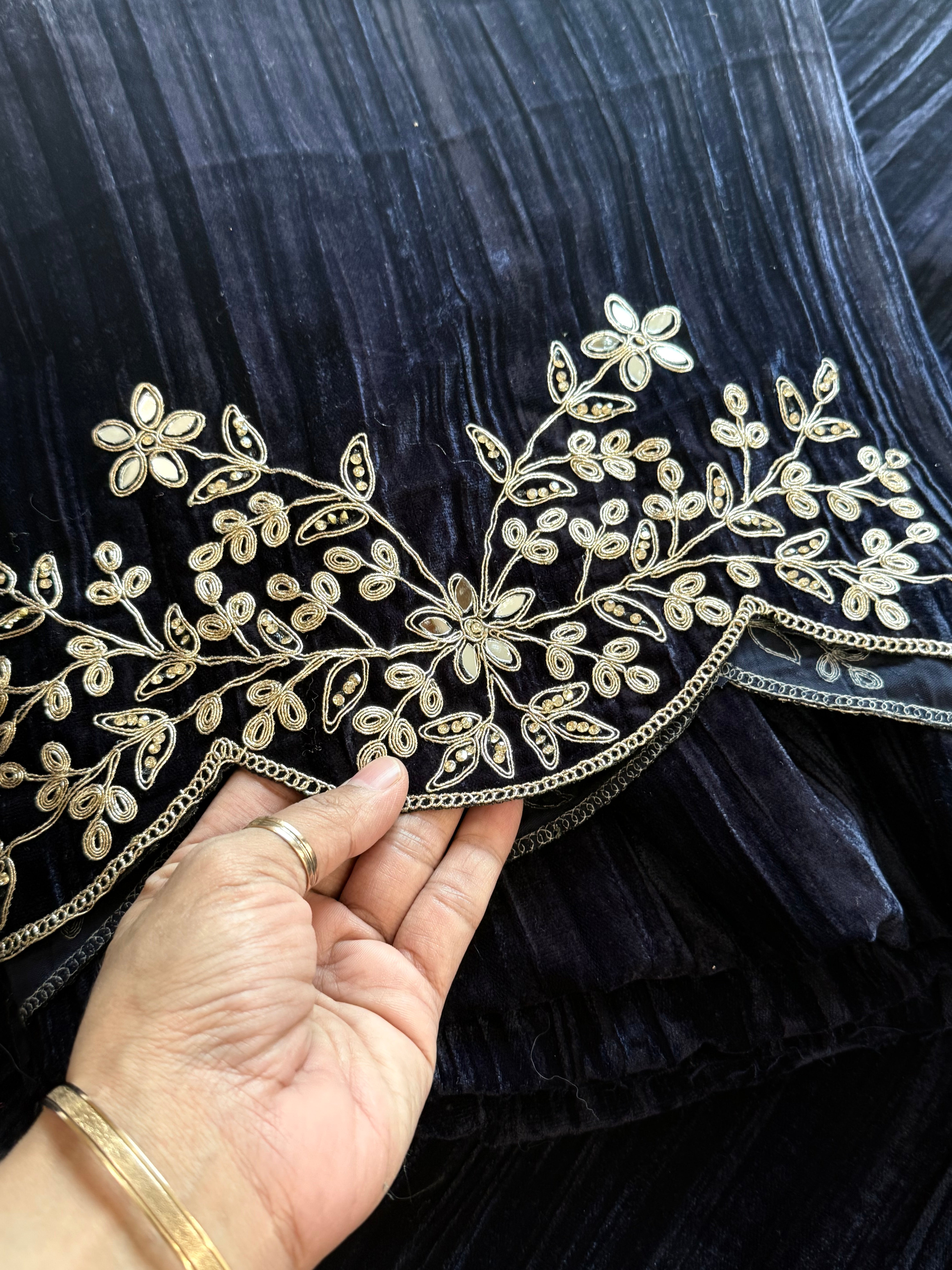 SAHER CRUSH VELVET EMBROIDERY SUIT 4 Q