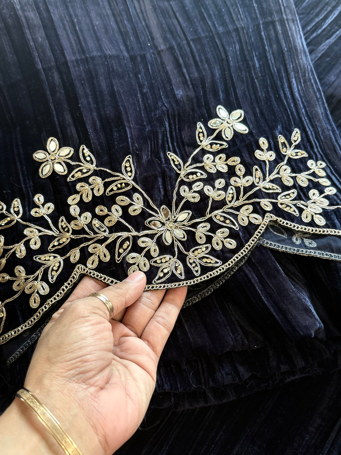 SAHER CRUSH VELVET EMBROIDERY SUIT 4 Q