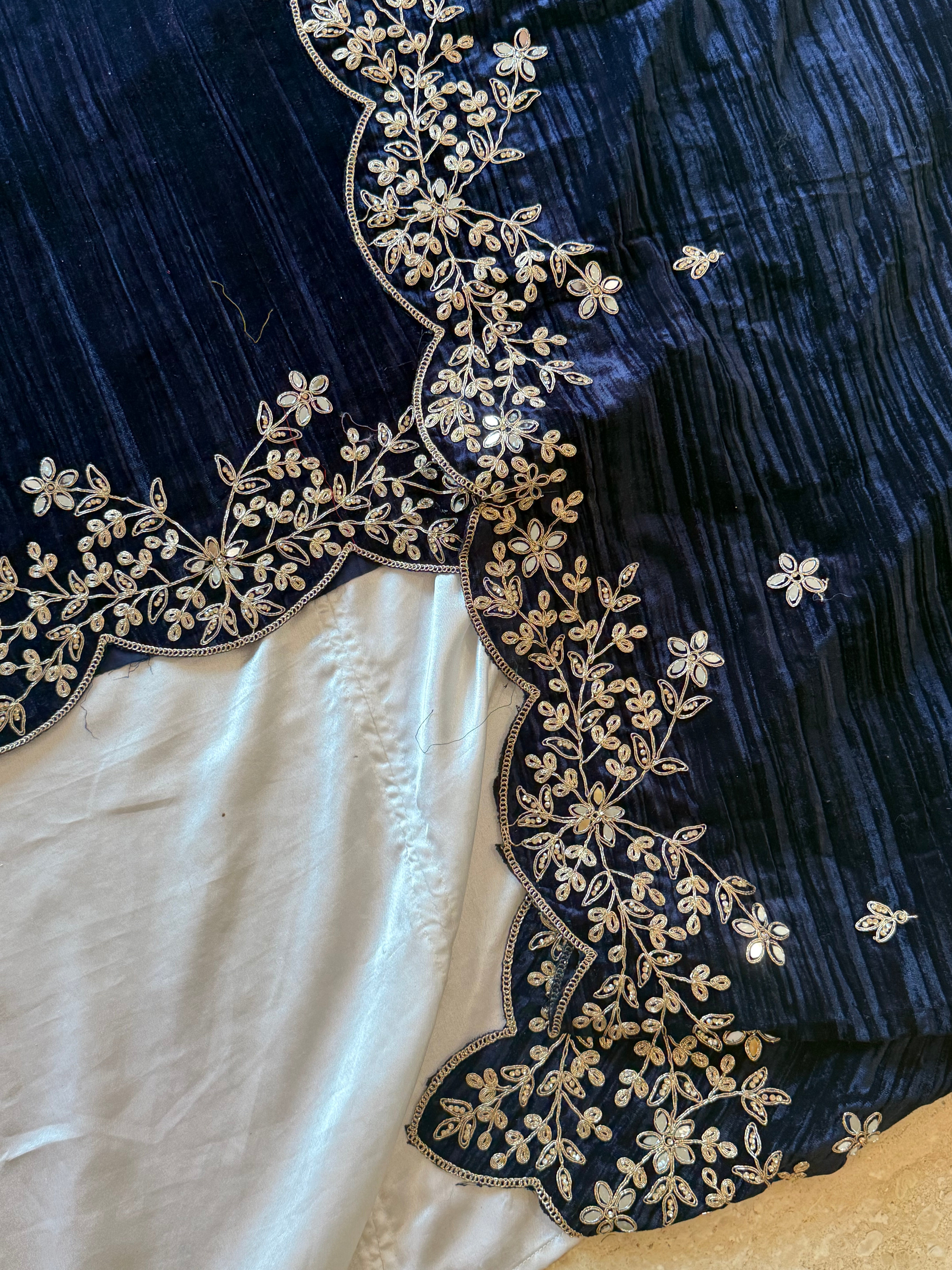 SAHER CRUSH VELVET EMBROIDERY SUIT 4 Q