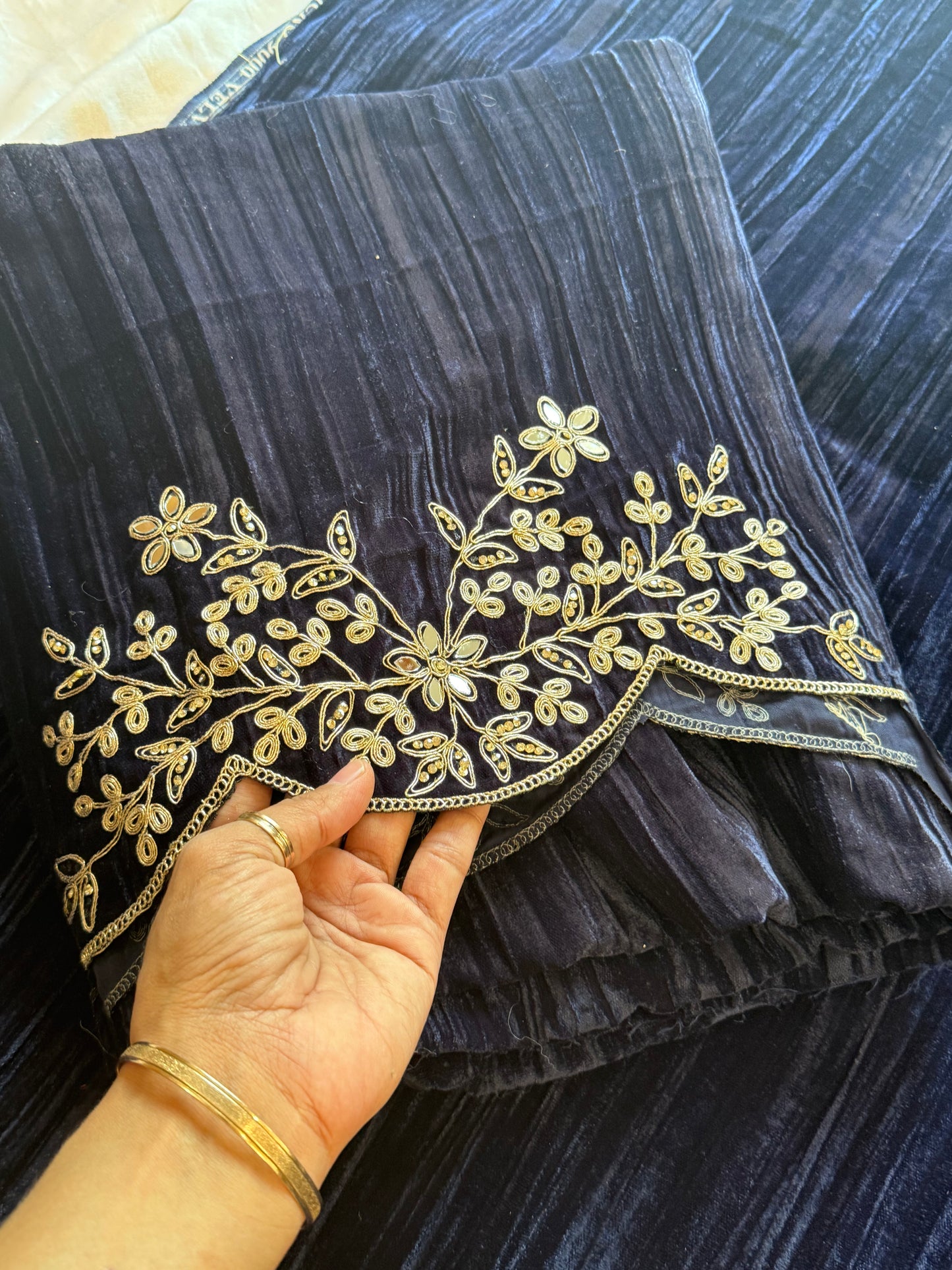 SAHER CRUSH VELVET EMBROIDERY SUIT 4 Q