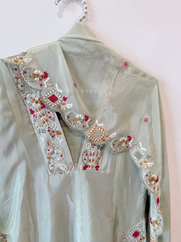 PARO CHINNON HANDWORK FROCK 8 R