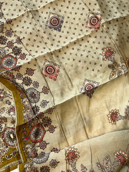SAIRA MUSLIN HAND WORK EMBROIDERY SUIT 2