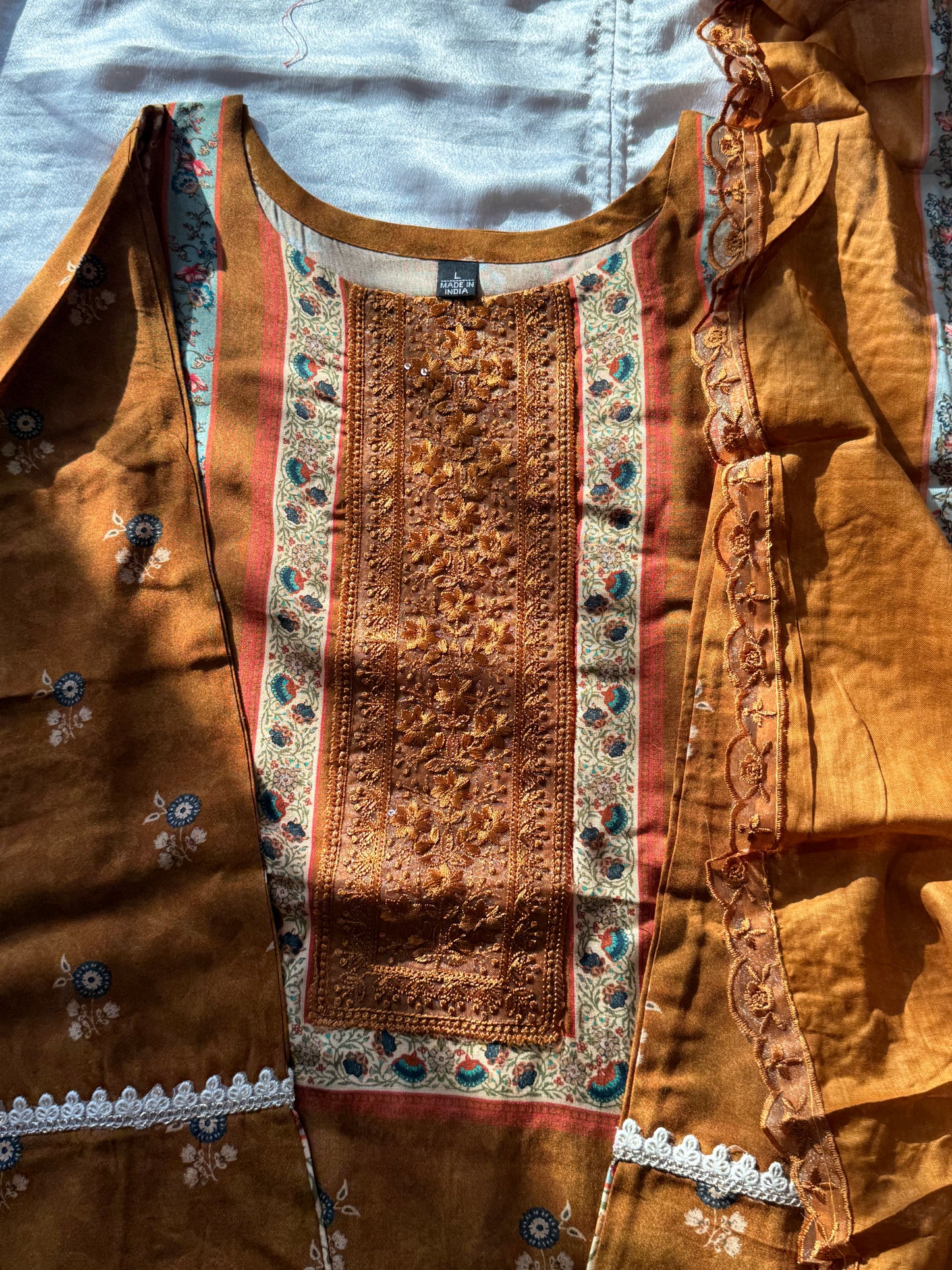 BAGH LAWN READYMADE SUIT 2 Q