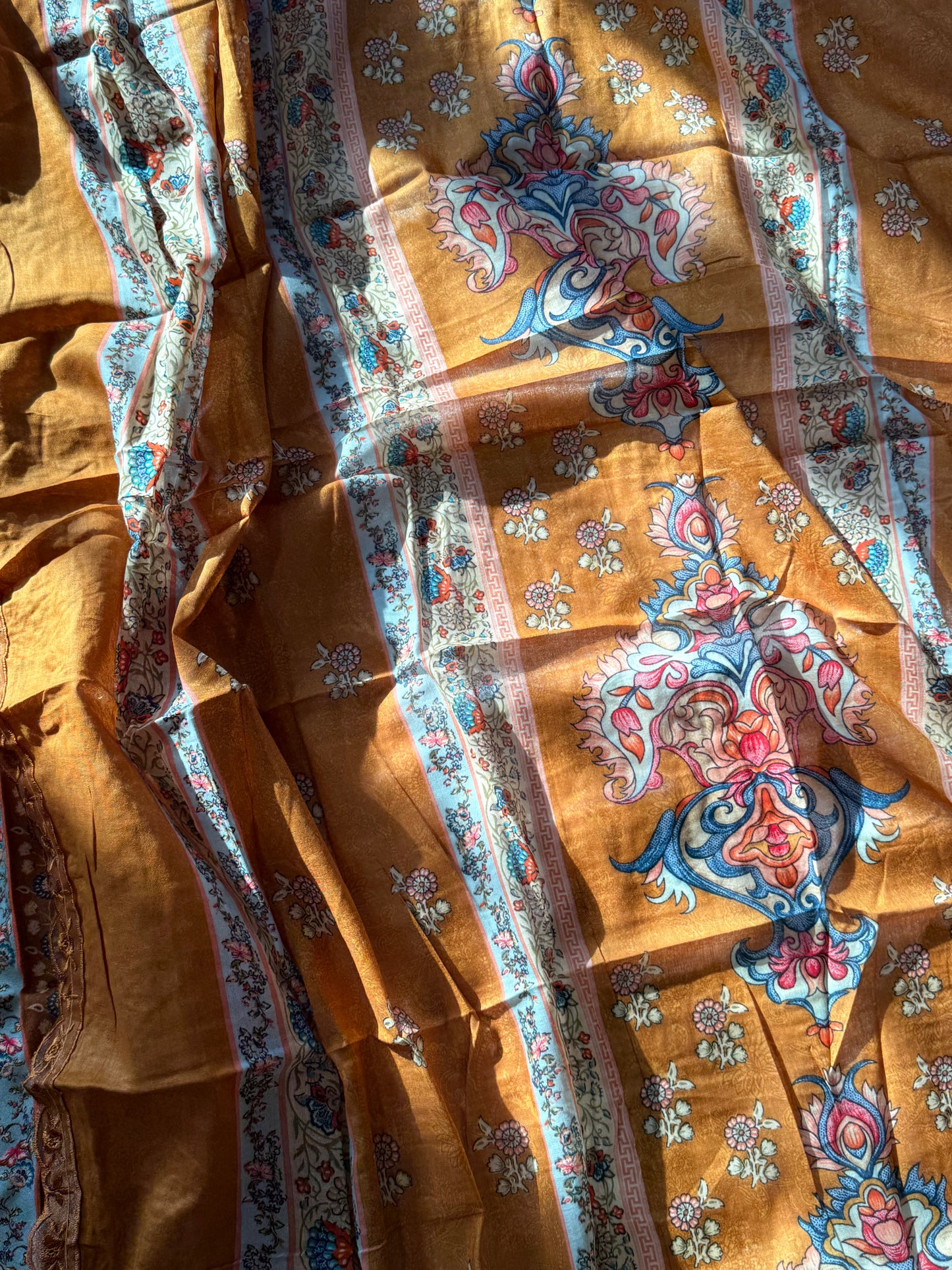 BAGH LAWN READYMADE SUIT 2 Q