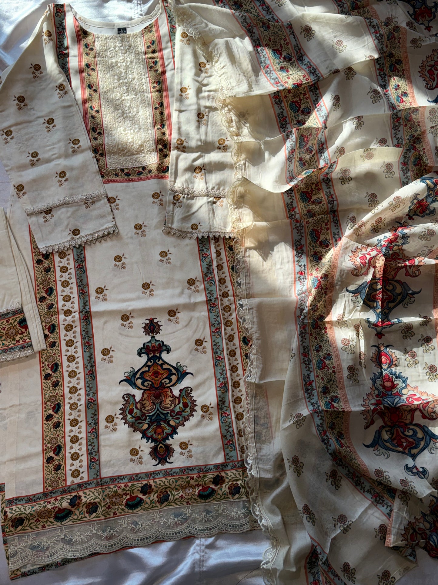 BAGH LAWN READYMADE SUIT 1 Q