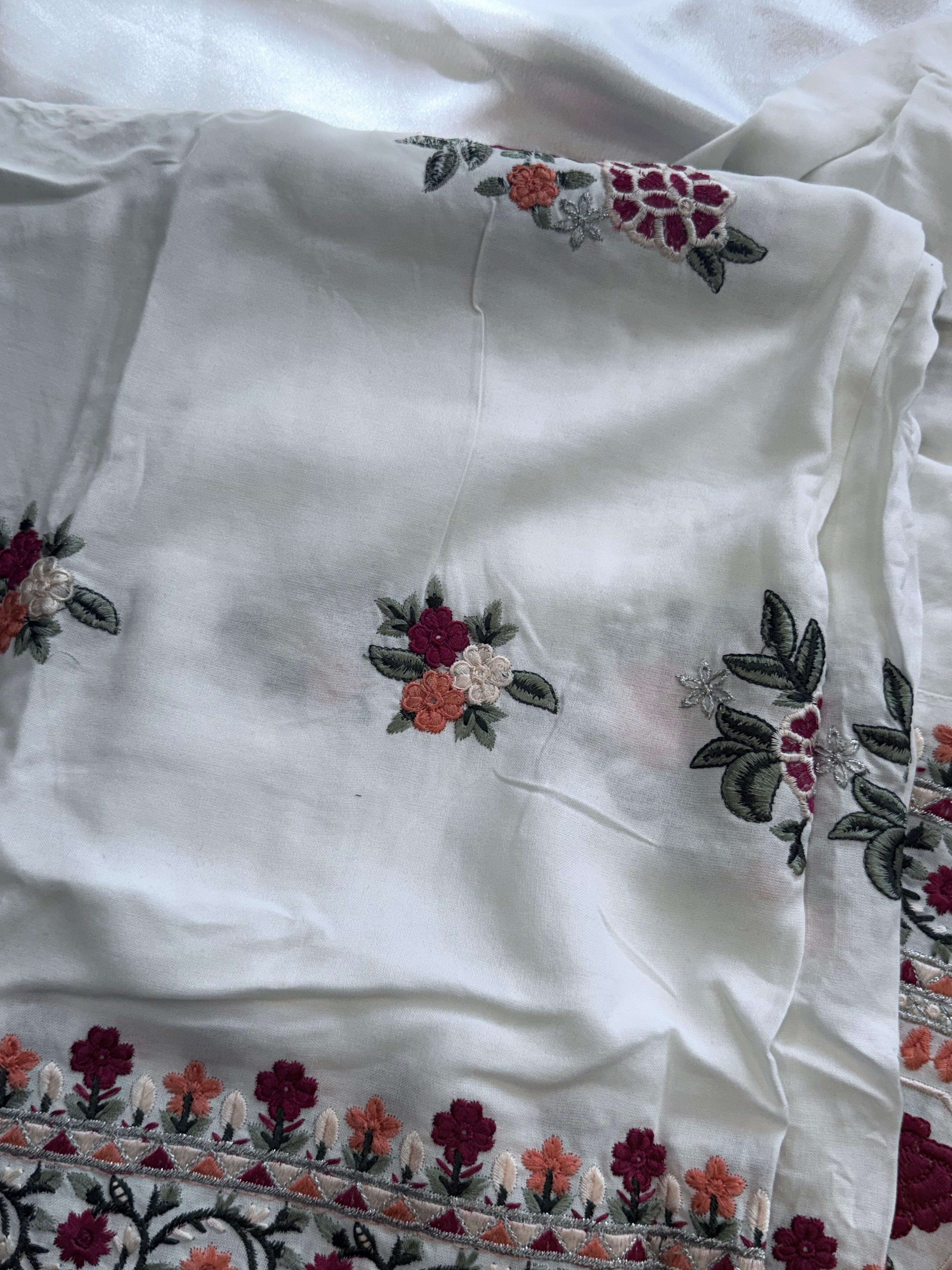 IMROZA LAWN EMBROIDERY SUIT 1002 Q