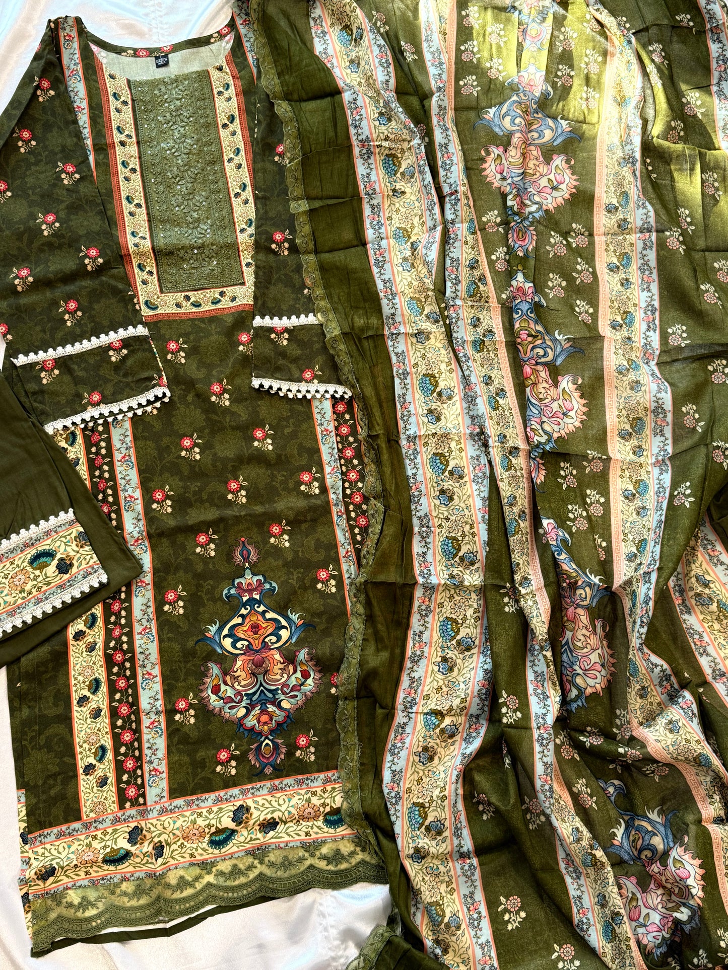 BAGH LAWN READYMADE SUIT 6 Q