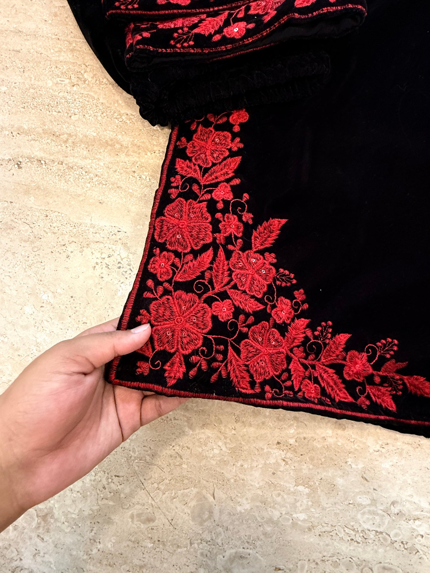 SAYYARA VELVET READYMADE SUIT Q