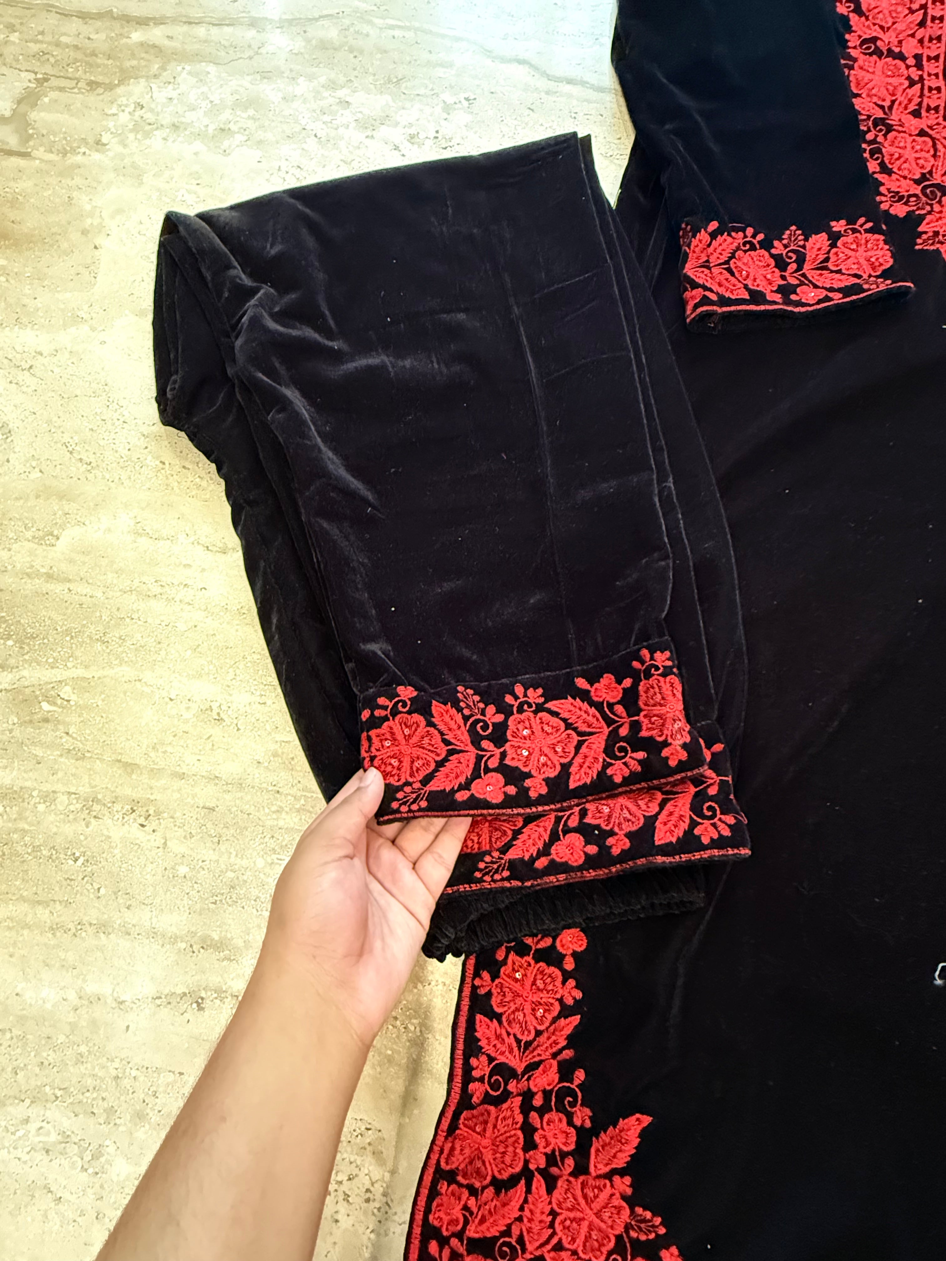 SAYYARA VELVET READYMADE SUIT Q