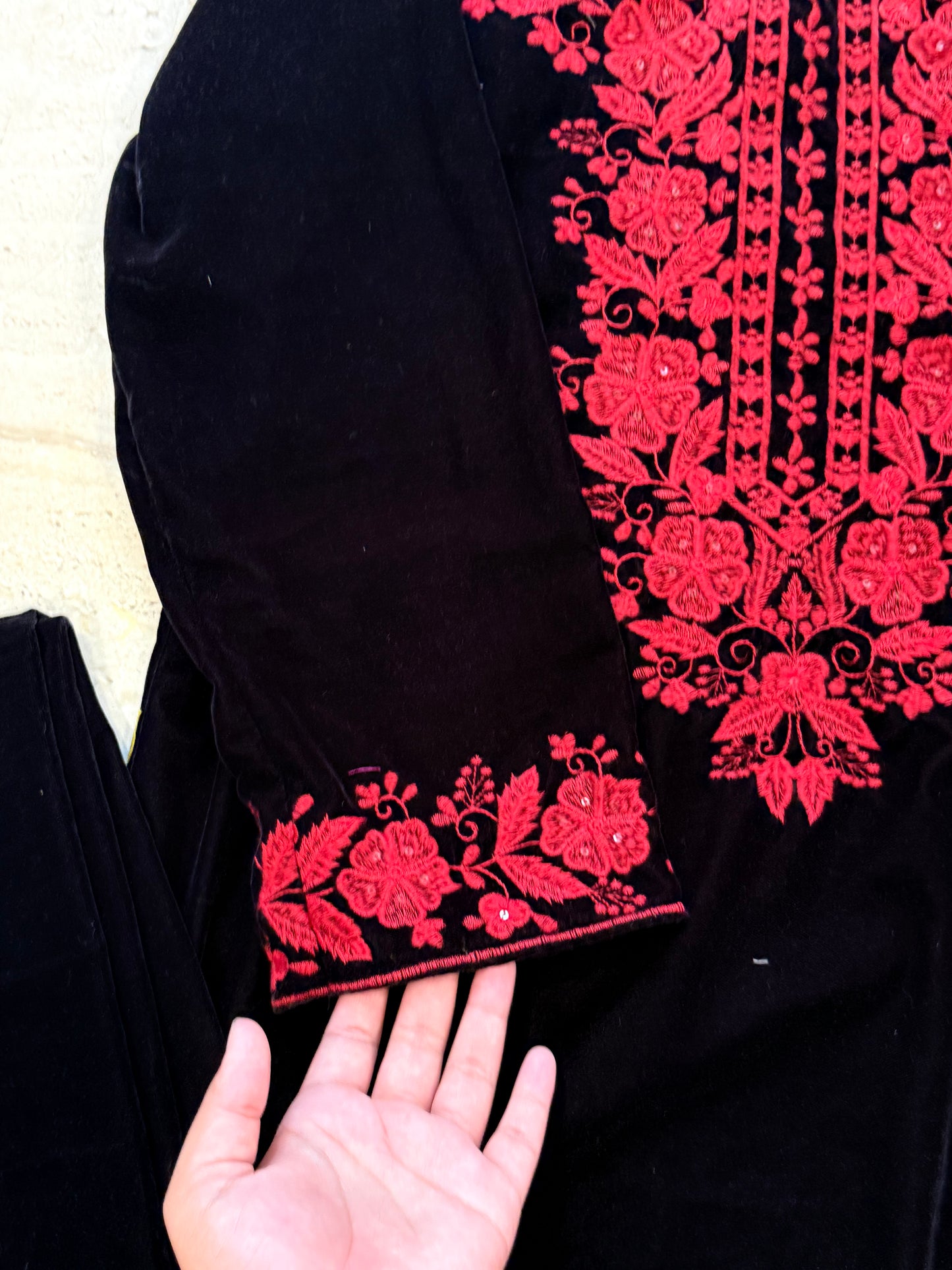 SAYYARA VELVET READYMADE SUIT Q