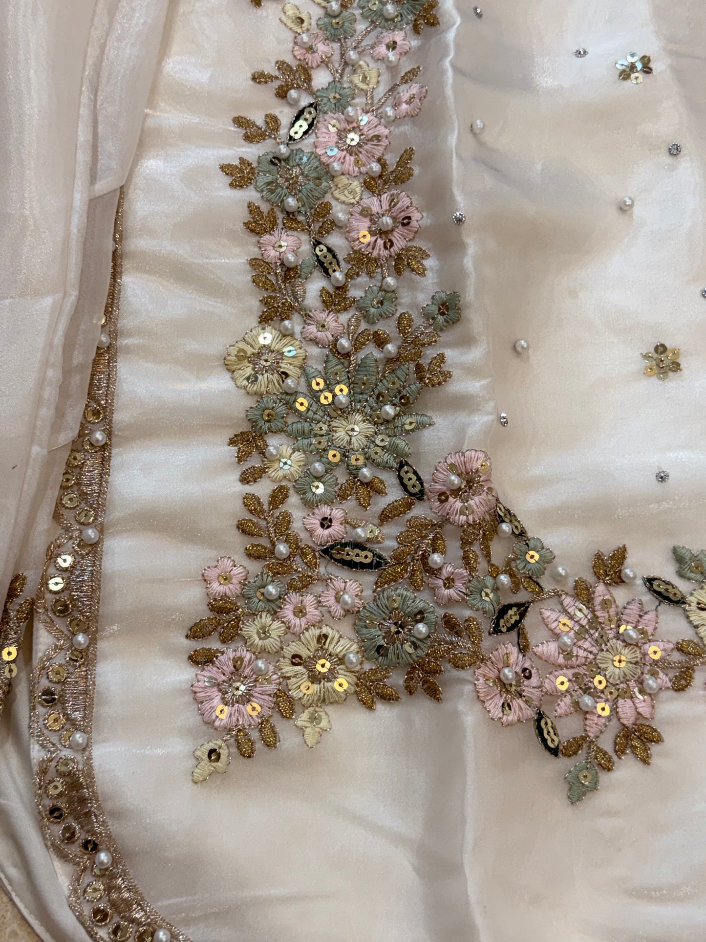 JIMMY CHOO READYMADE EMBROIDERY SUIT Q