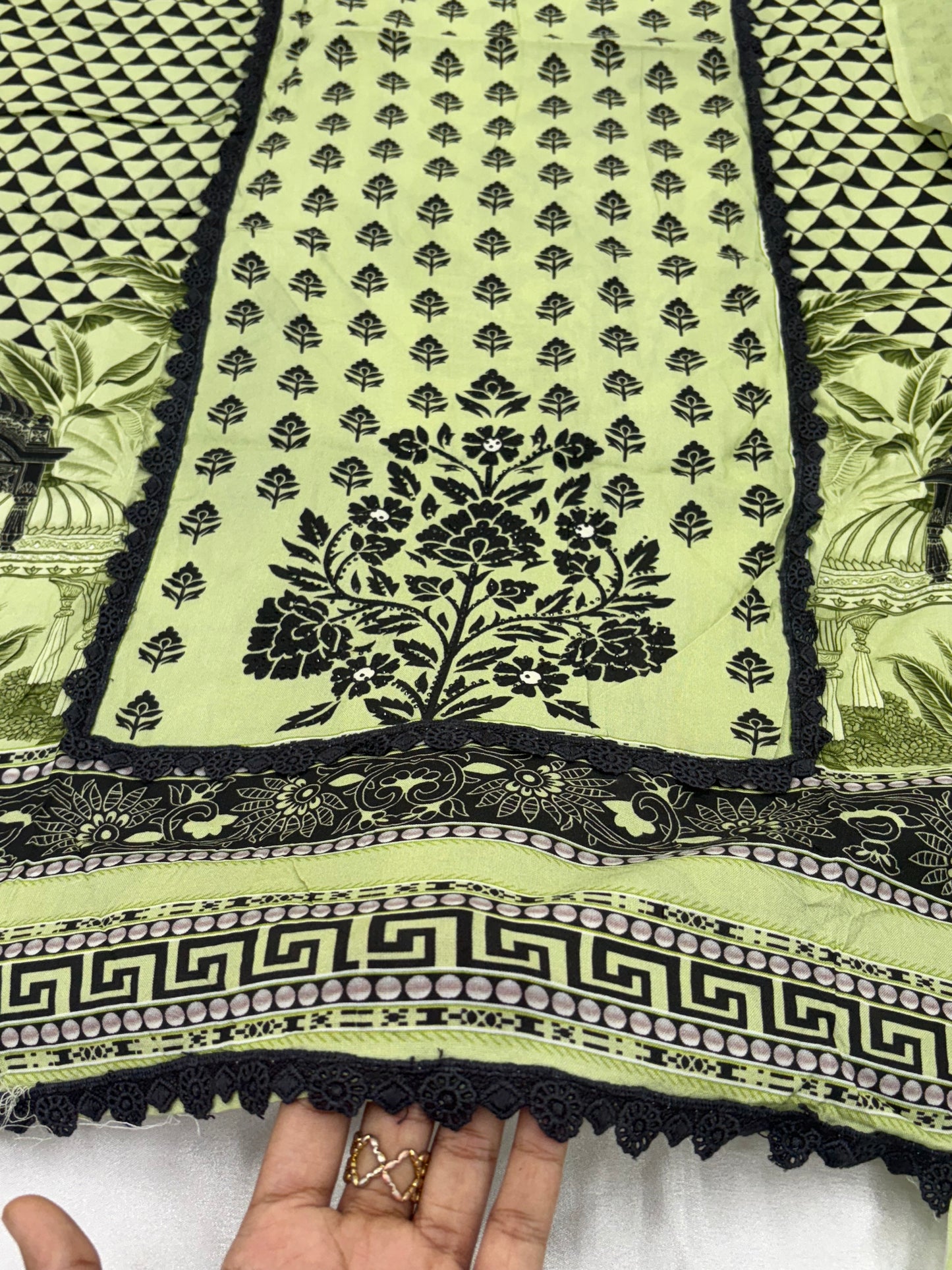 CS LAWN COTTON EMBROIDERY SUIT 7 Q