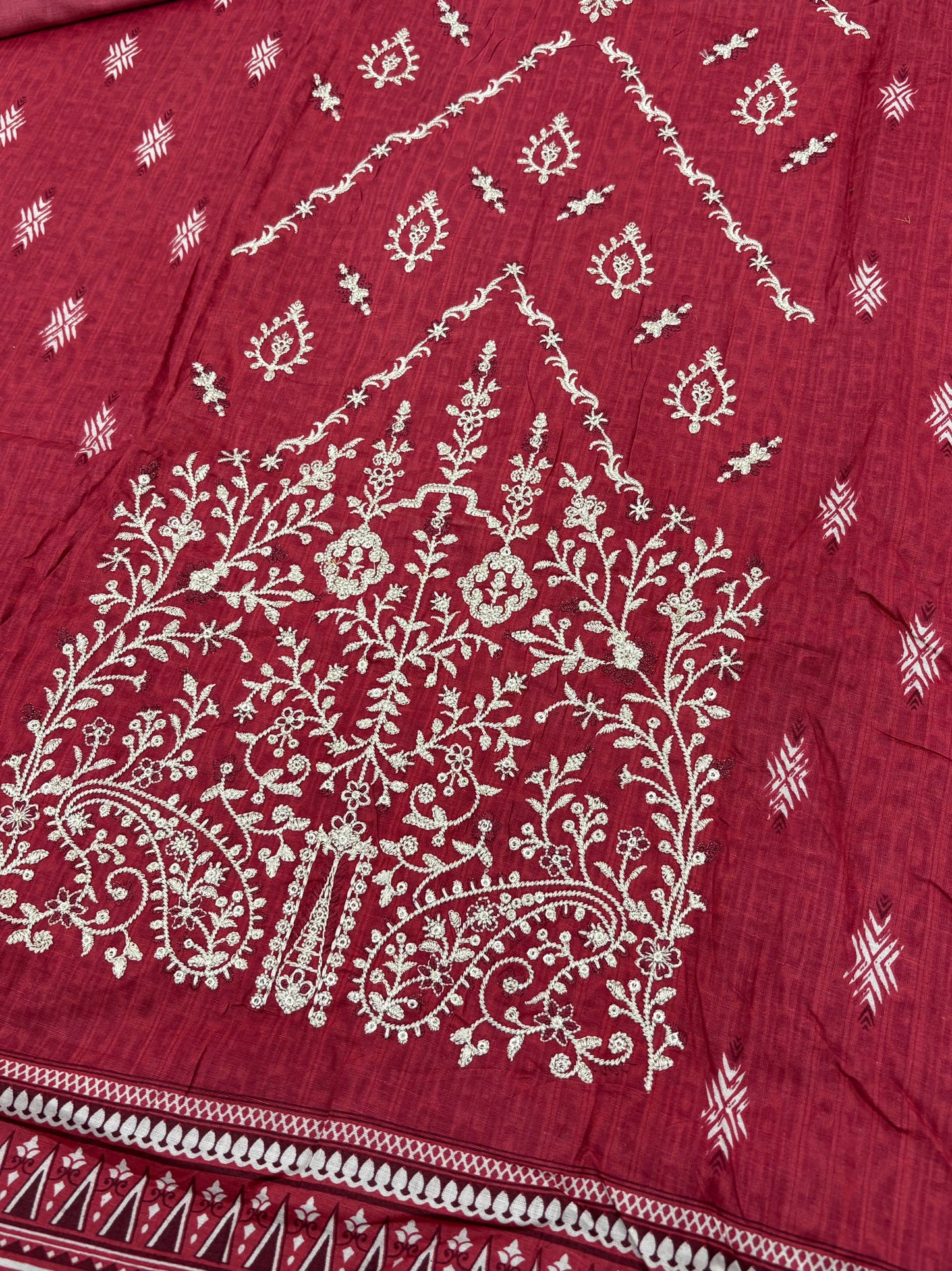 BINSAEED LAWN EMBROIDERY SUIT 3 Q