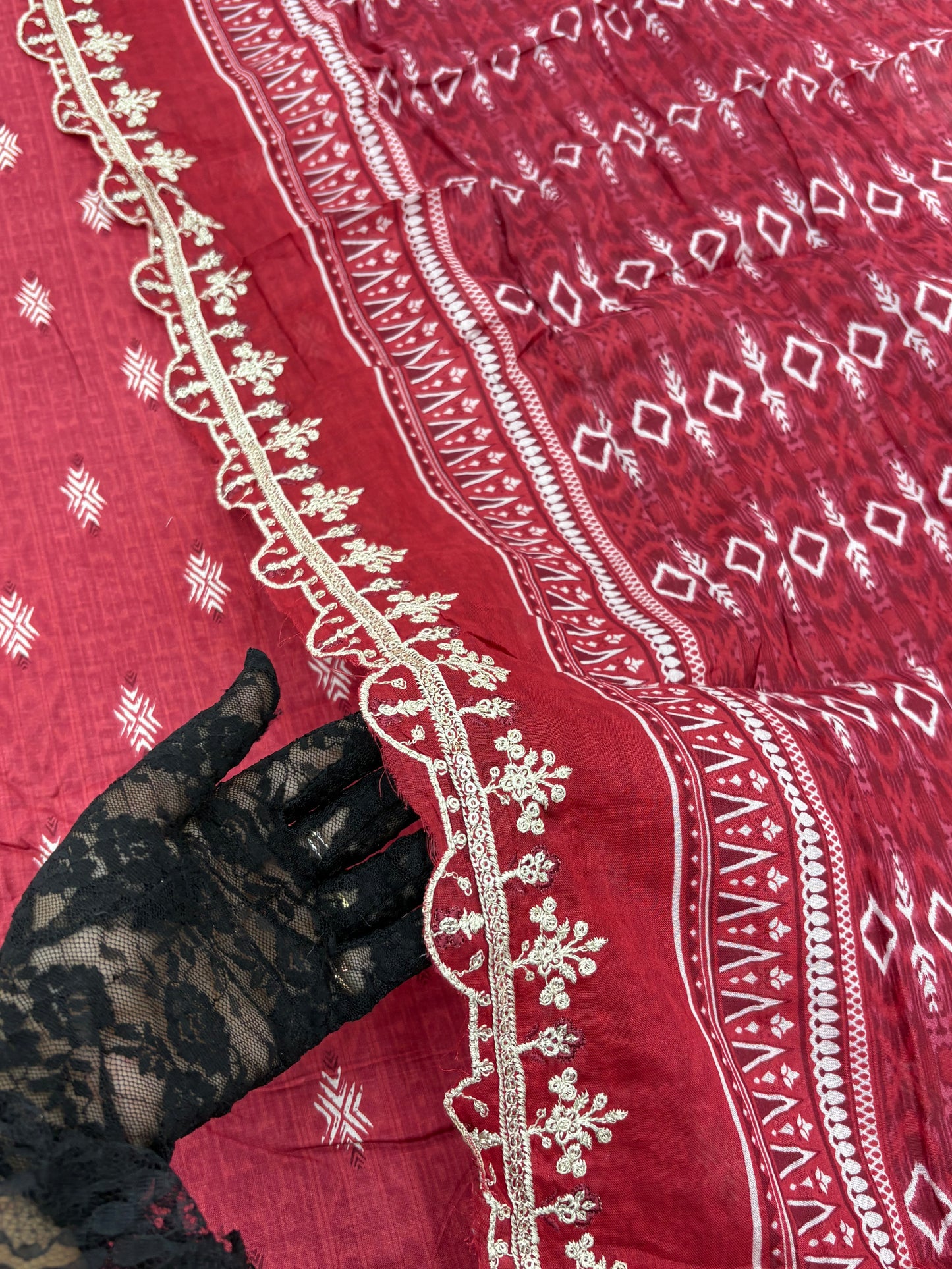 BINSAEED LAWN EMBROIDERY SUIT 3 Q