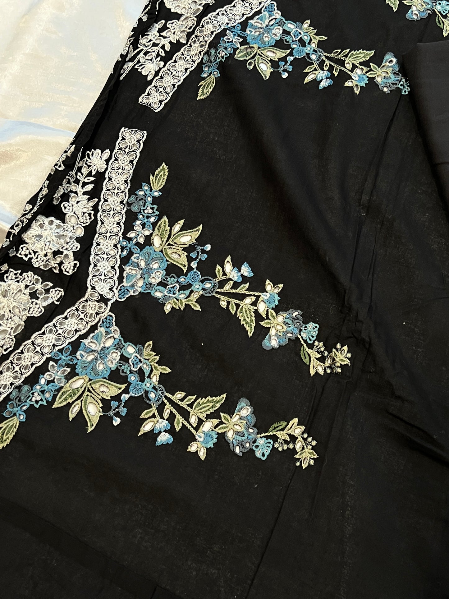 BLACK HANIA LAWN COTTON EMBROIDERY SUIT 2003 Q