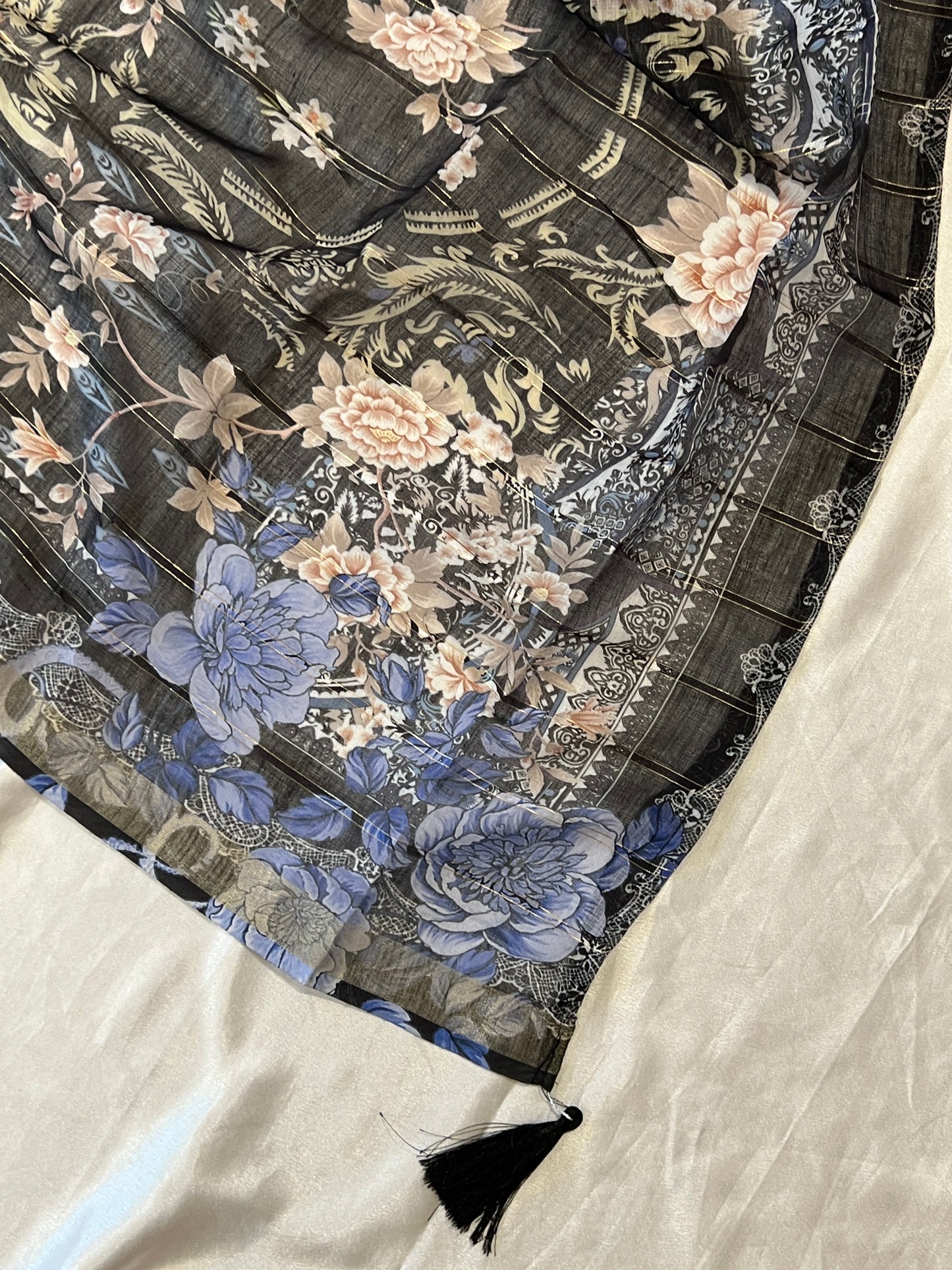 BLACK HANIA LAWN COTTON EMBROIDERY SUIT 2003 Q