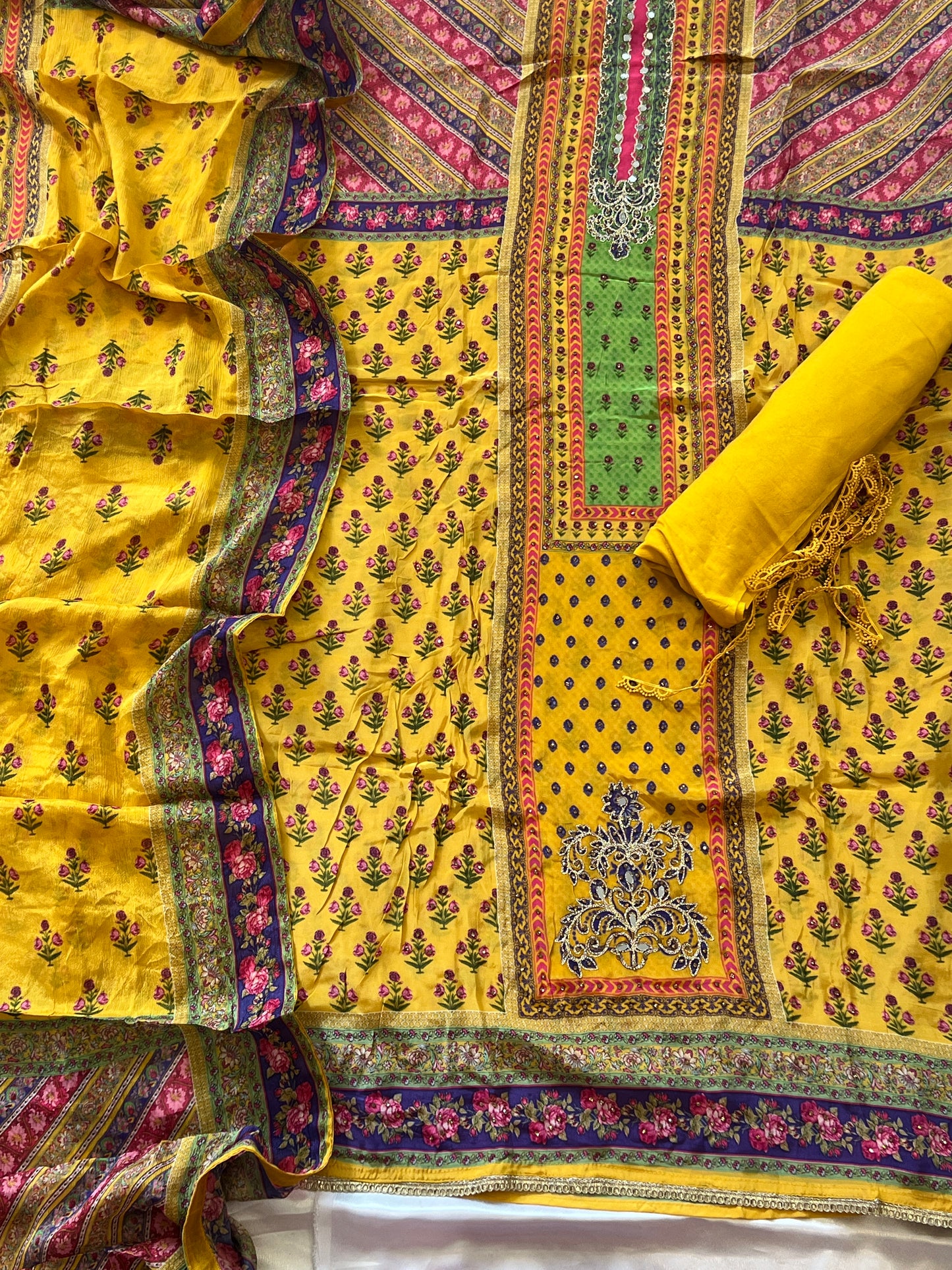 SARA YELLOW CREPE EMBROIDERY SUIT 1867