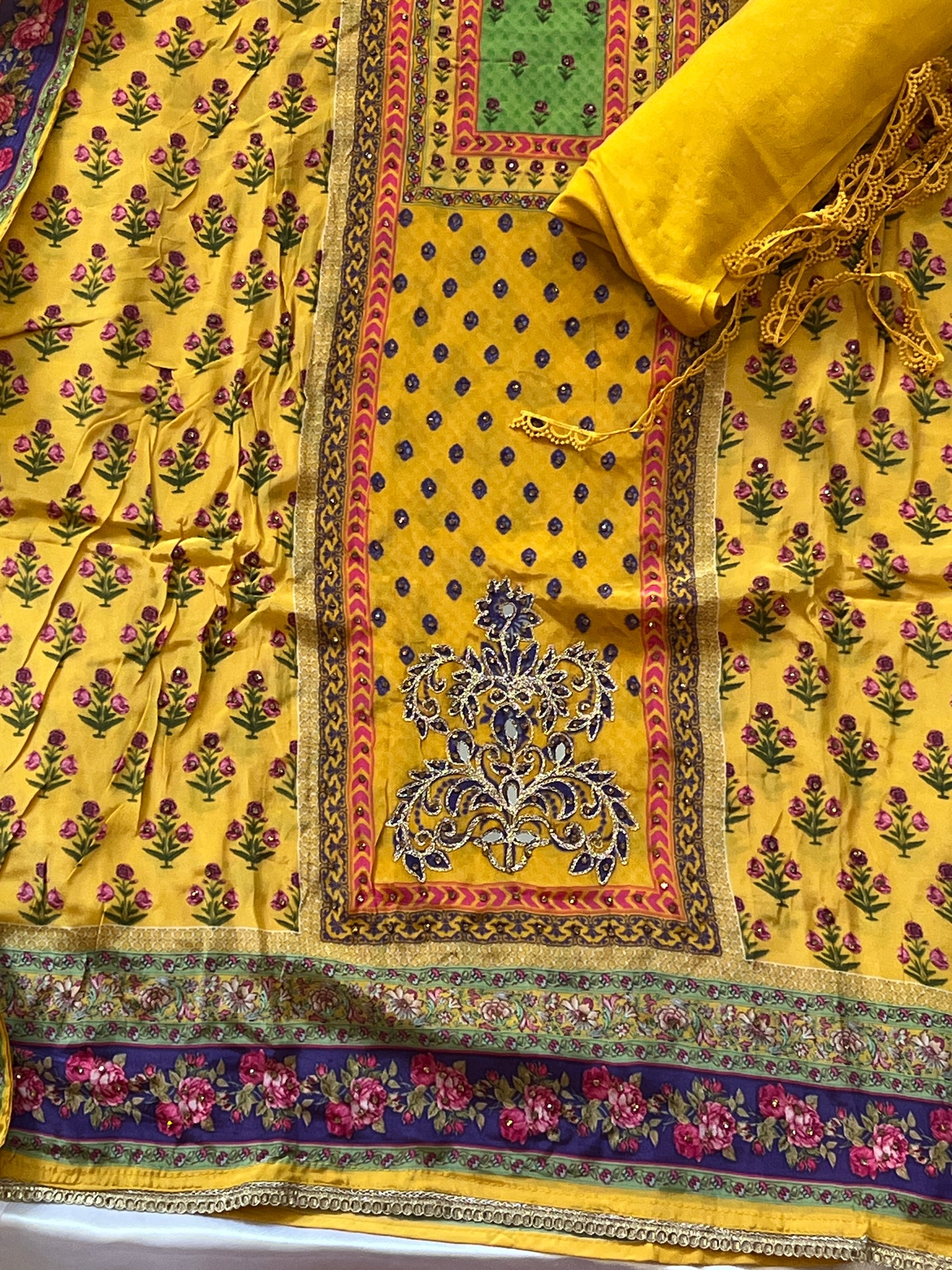 SARA YELLOW CREPE EMBROIDERY SUIT 1867