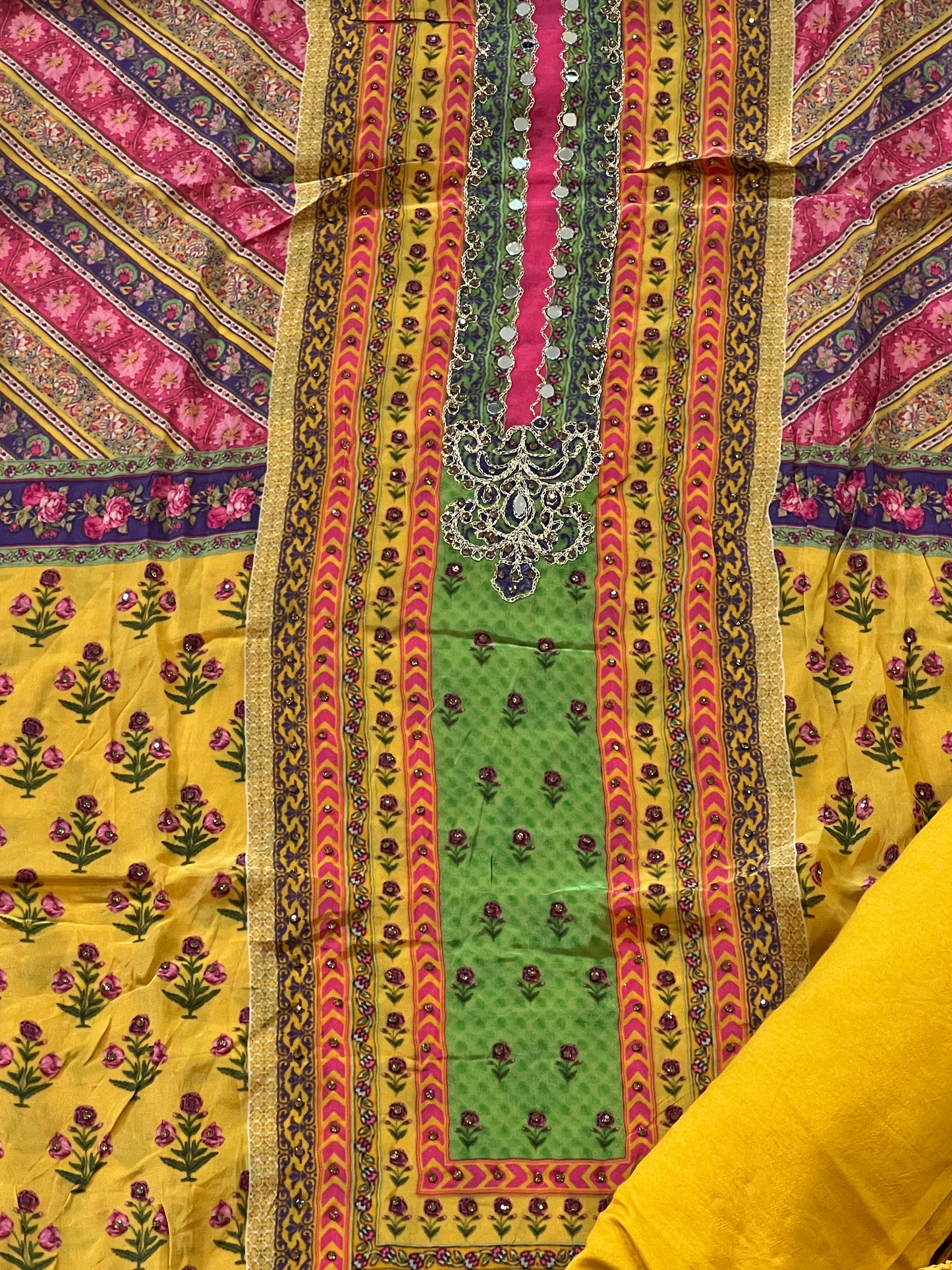 SARA YELLOW CREPE EMBROIDERY SUIT 1867