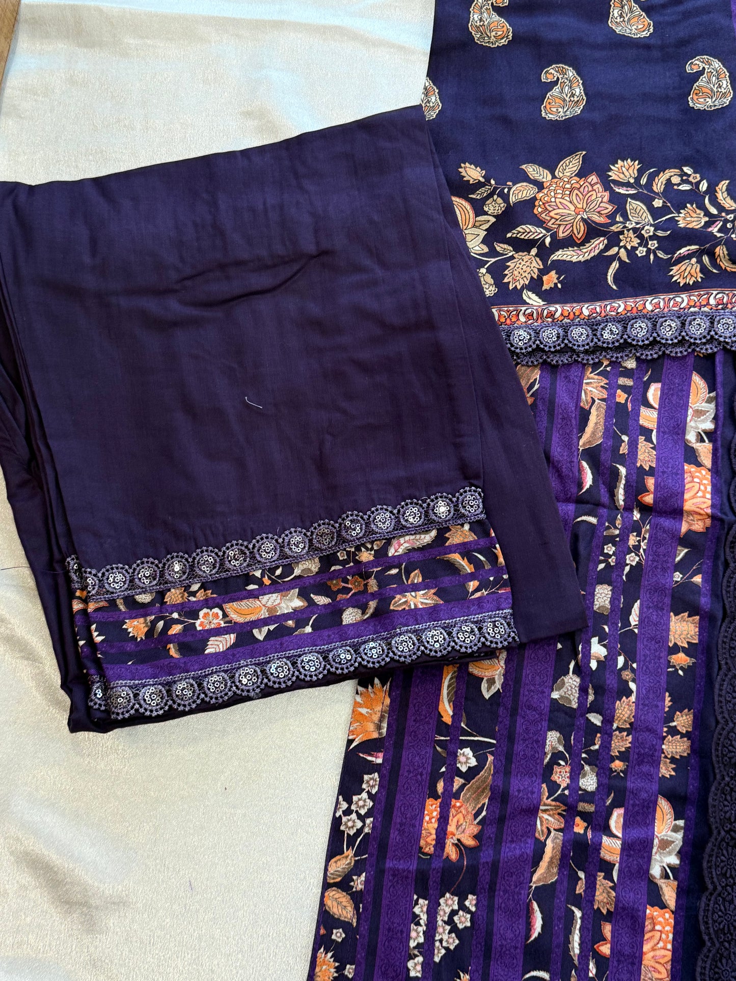 BAGH LAWN READYMADE SUIT 8 Q