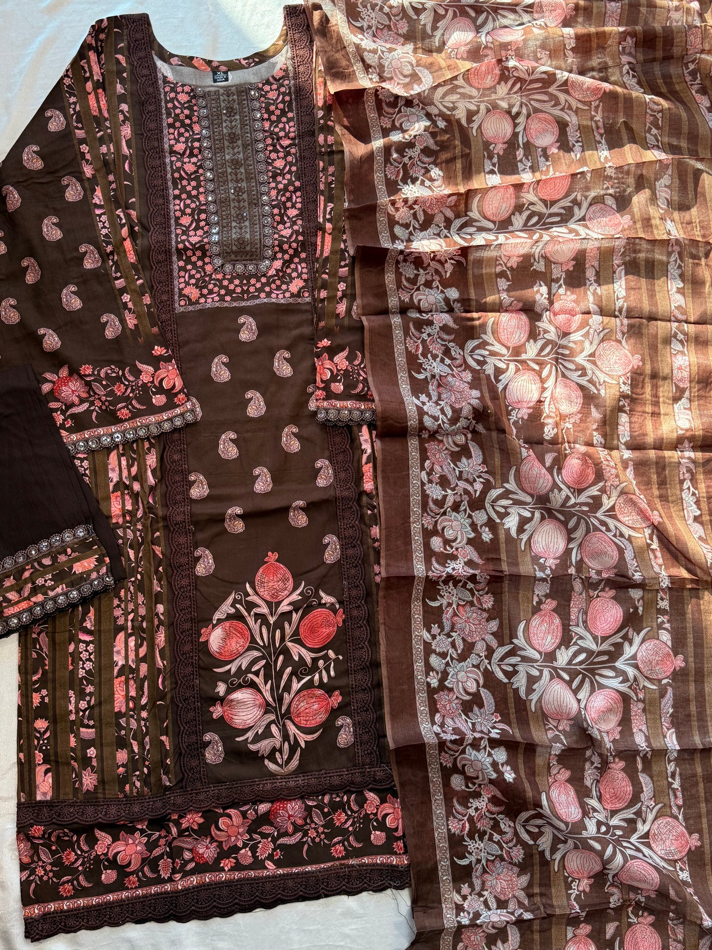 BAGH LAWN READYMADE SUIT 7 Q