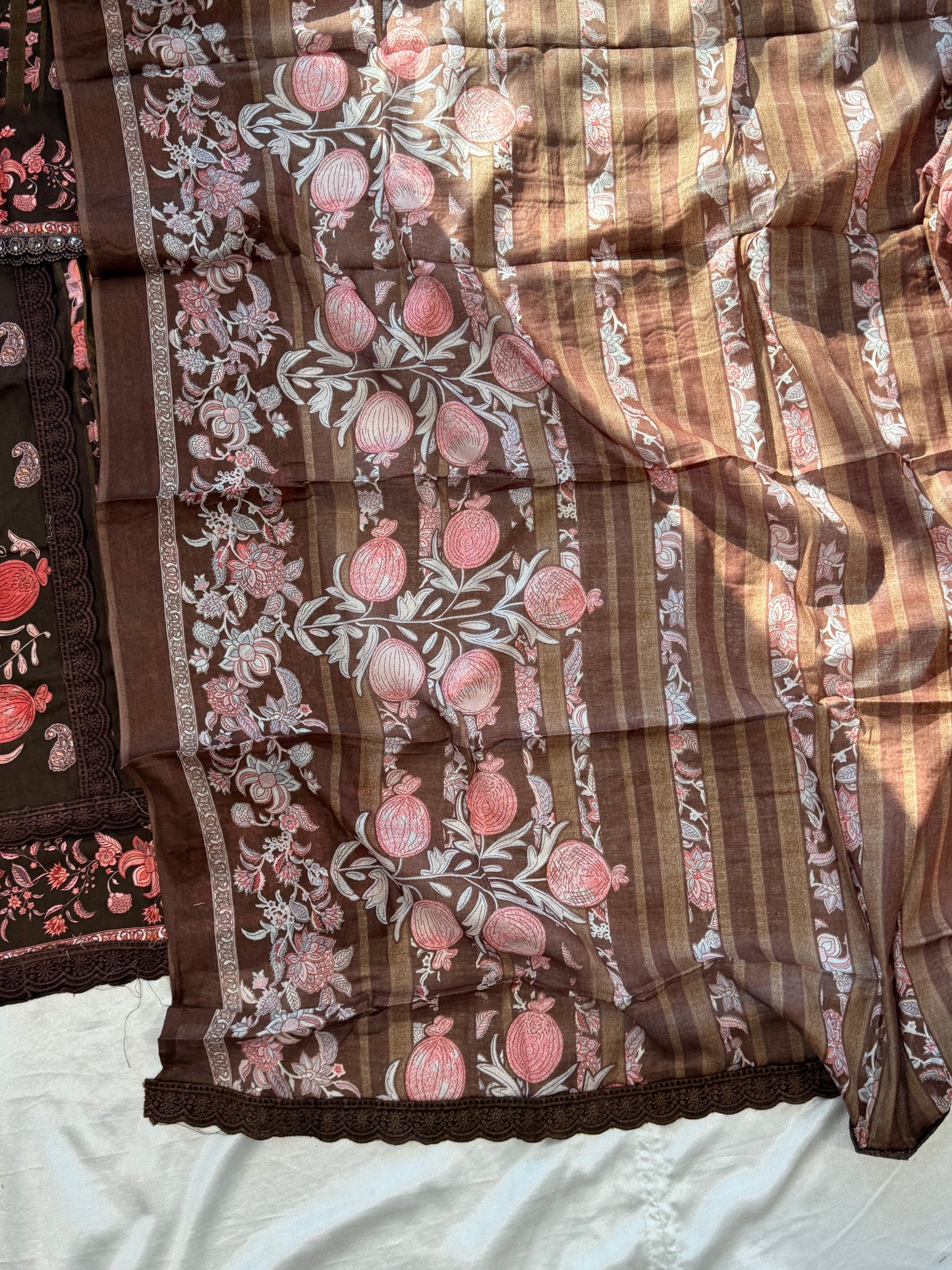 BAGH LAWN READYMADE SUIT 7 Q