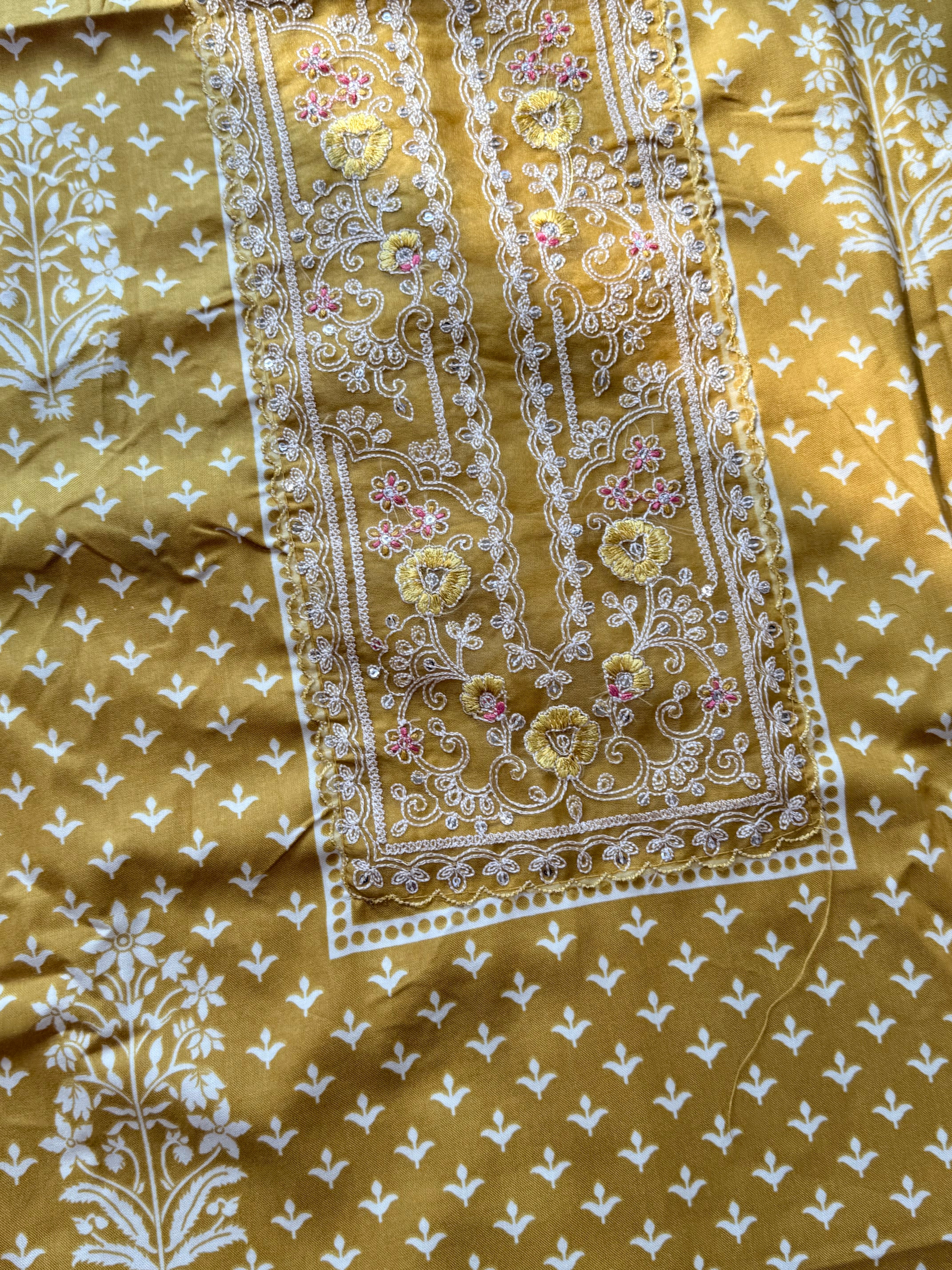 SYHITE LAWN  EMBROIDERY SUIT 3 Q