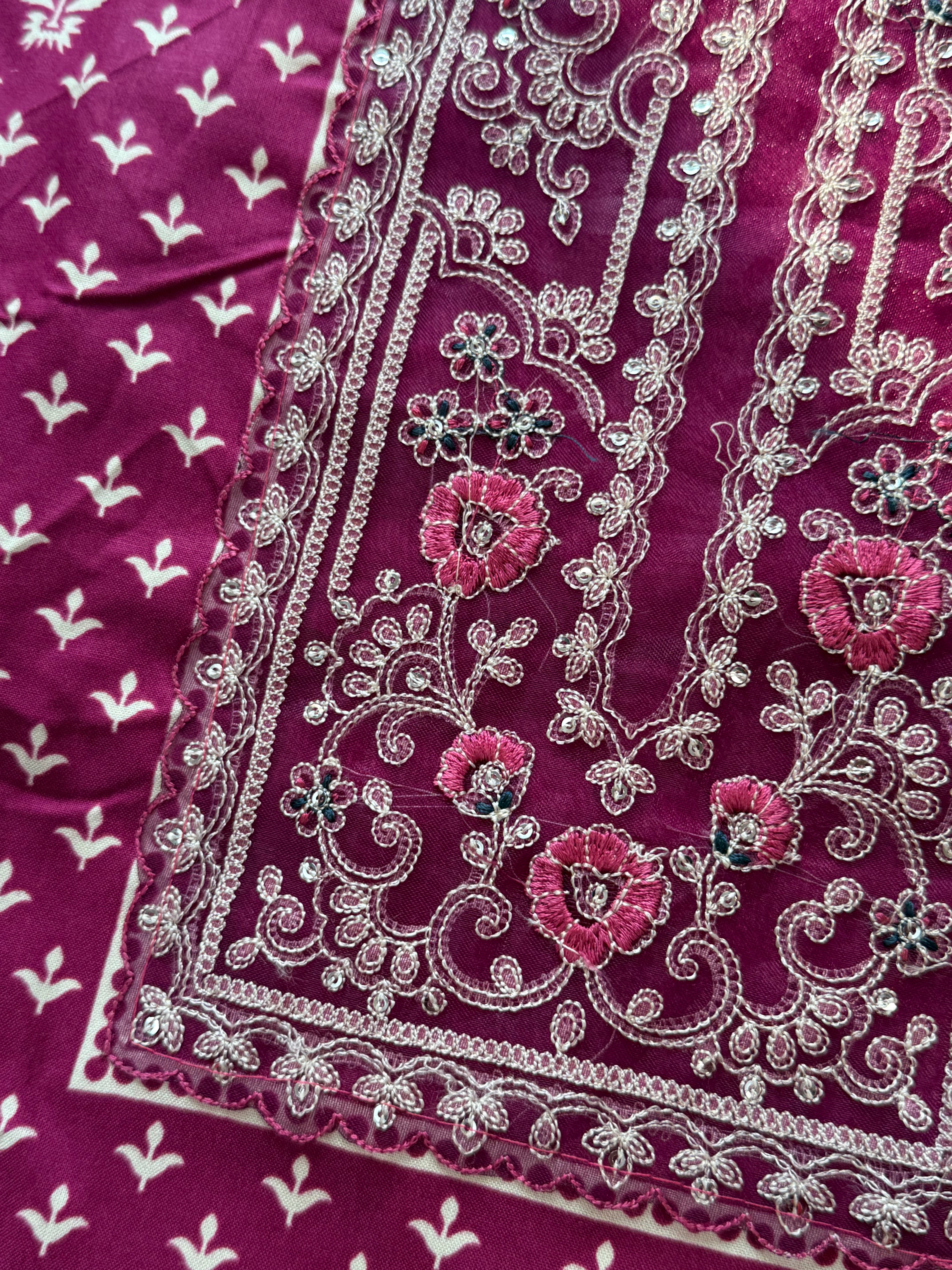 SYHITE LAWN  EMBROIDERY SUIT 5 Q