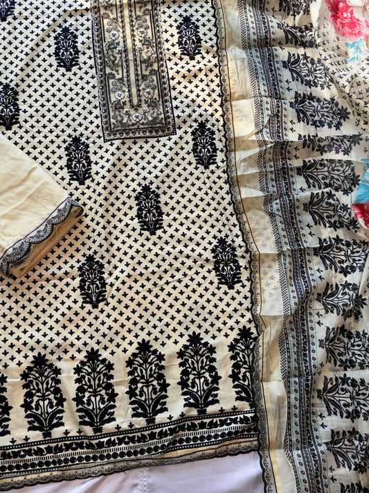 SYHITE LAWN  EMBROIDERY SUIT 2