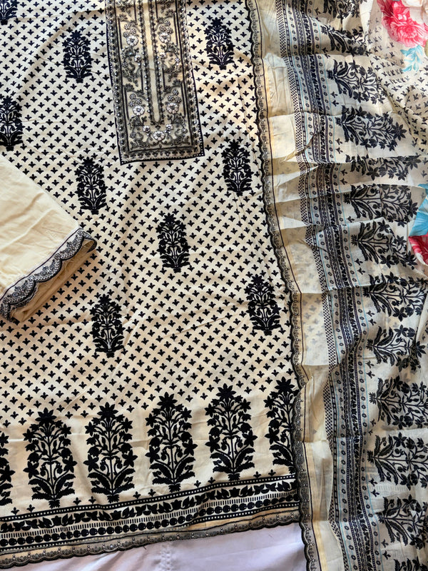 SYHITE LAWN  EMBROIDERY SUIT 2 R