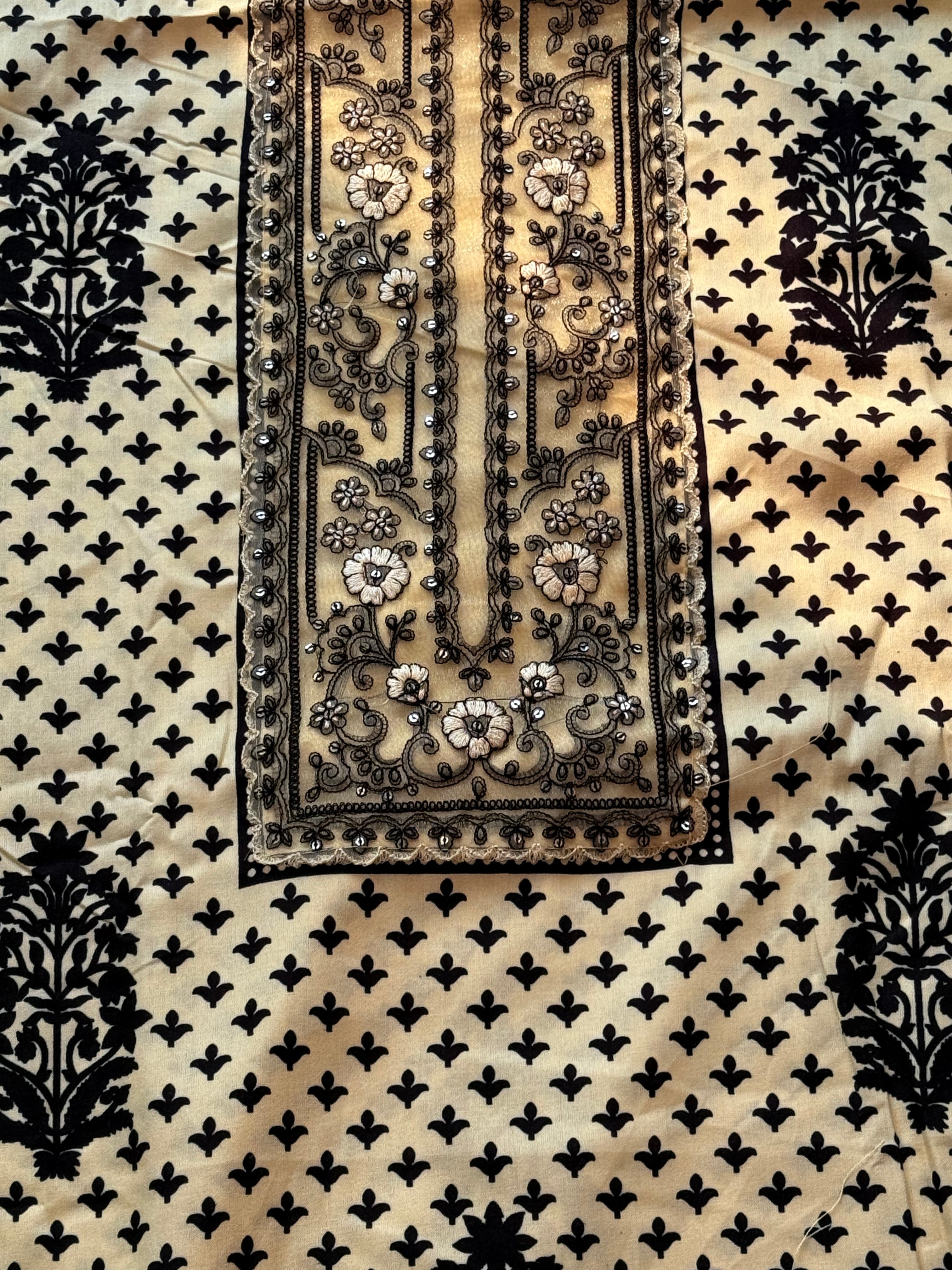 SYHITE LAWN  EMBROIDERY SUIT 2