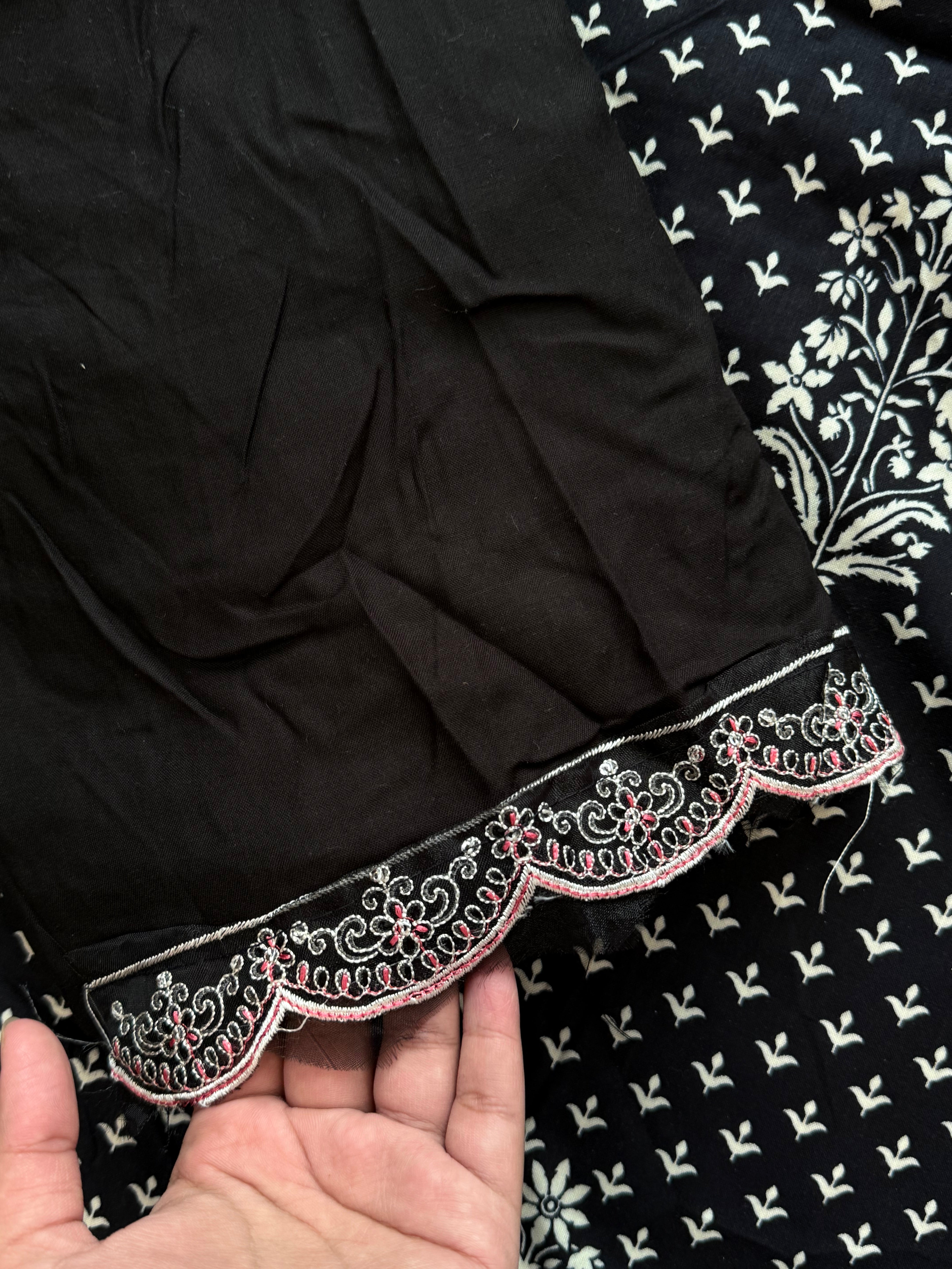 SYHITE LAWN  EMBROIDERY SUIT 4 Q