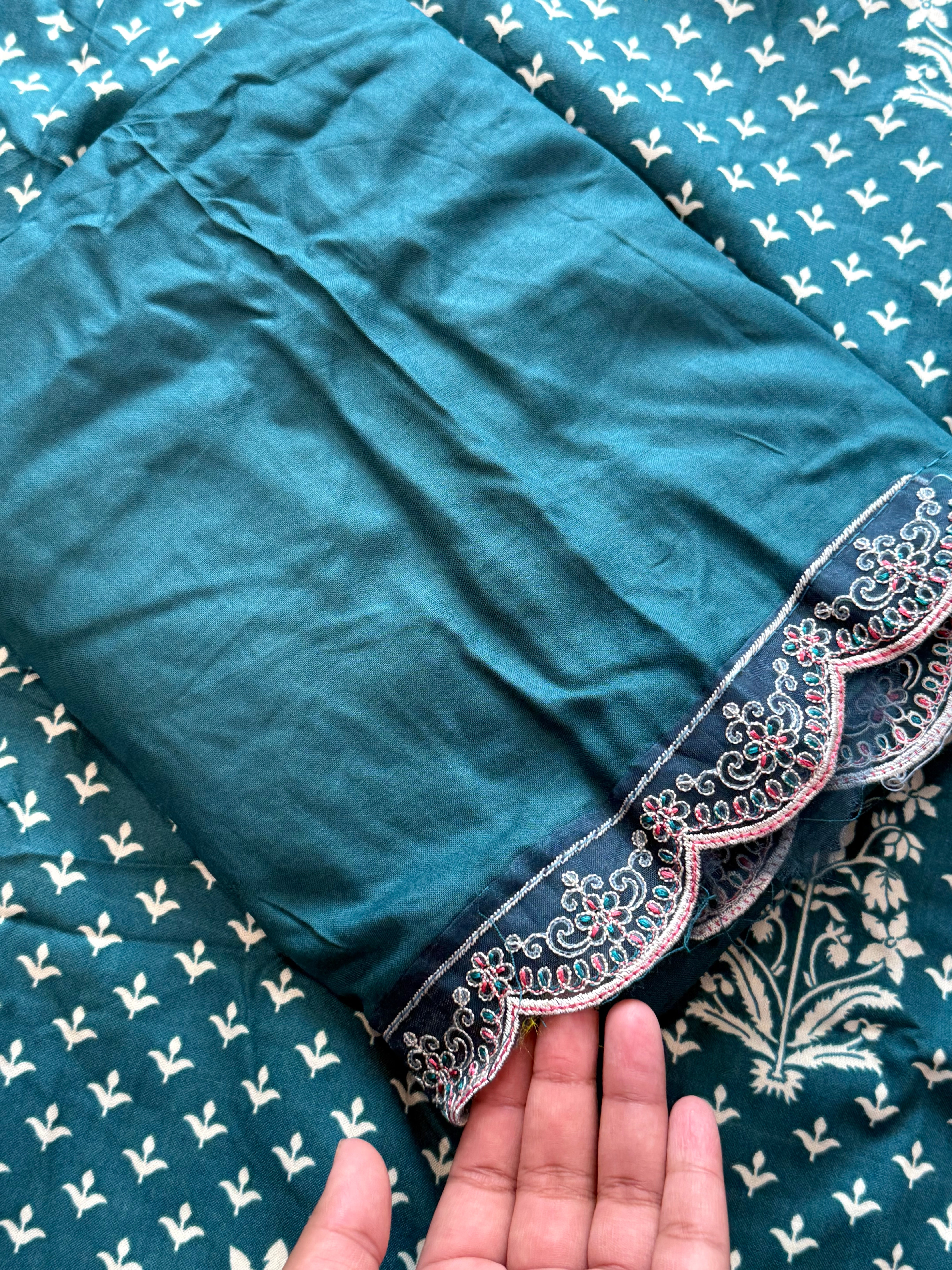 SYHITE LAWN  EMBROIDERY SUIT 1 Q