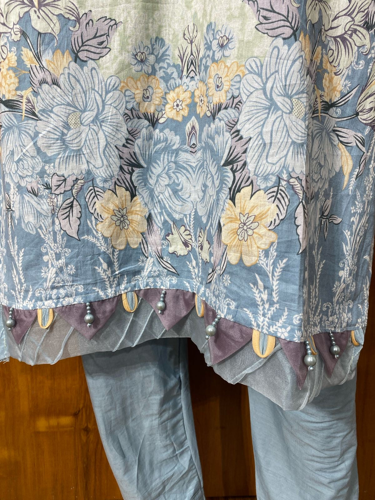 NEEDLE LAWN EMBROIDERY SUIT 2