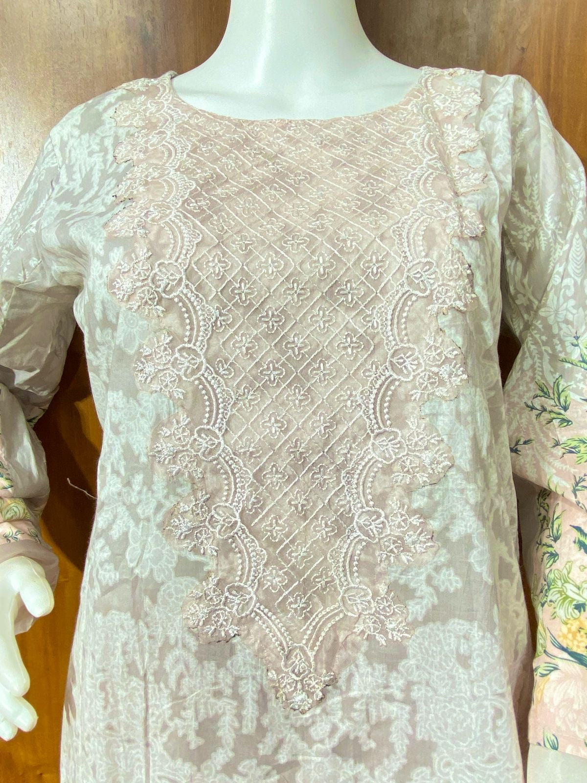 NEEDLE LAWN EMBROIDERY SUIT 3