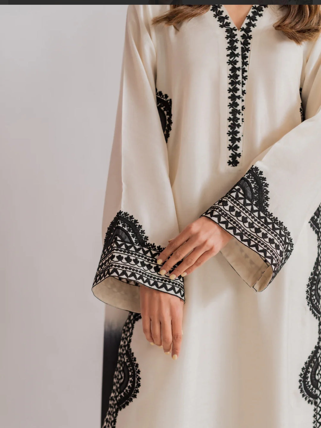 IMROZA LAWN EMBROIDERY SUIT 5