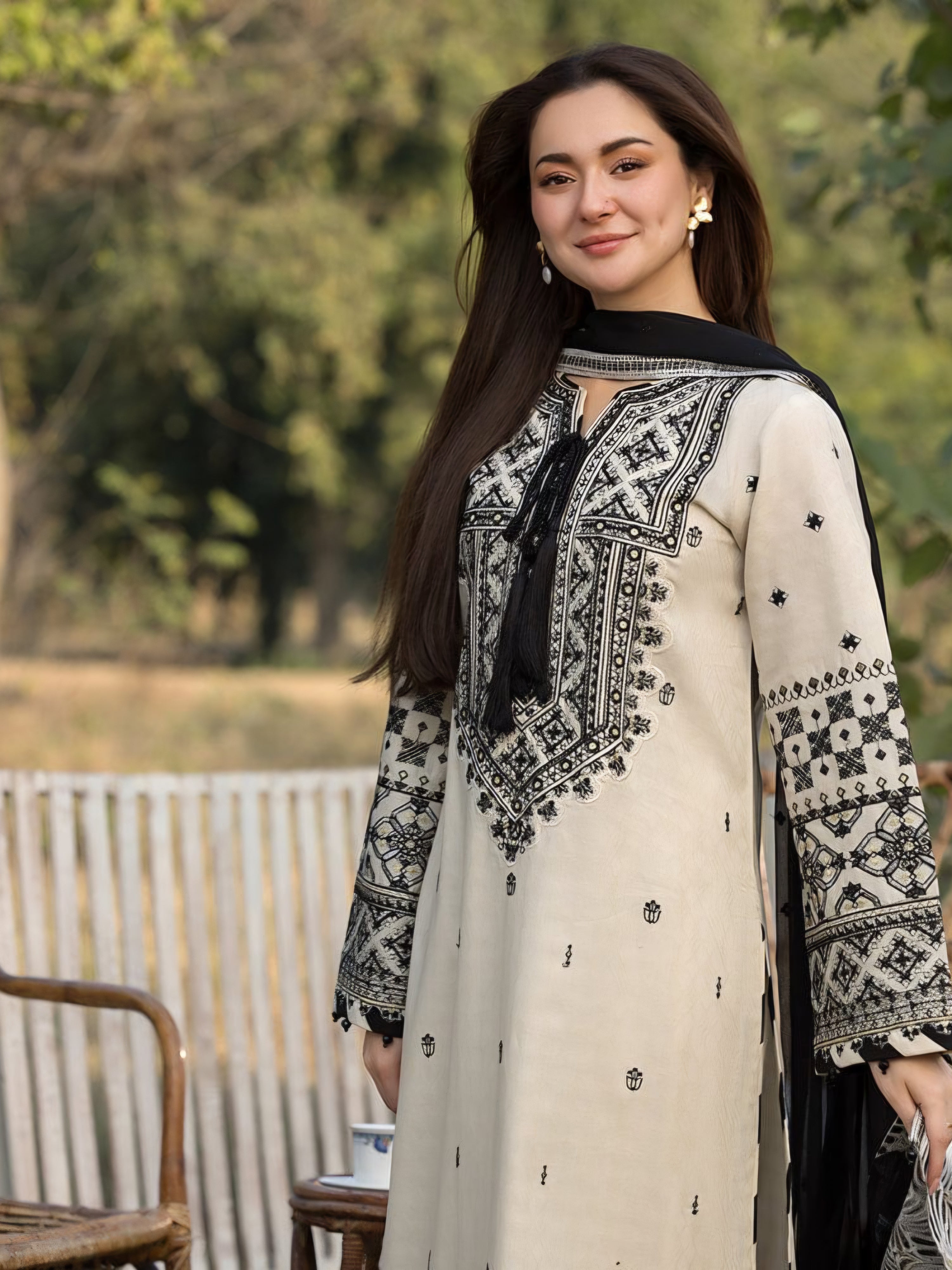 HANIA LAWN EMBROIDERY SUIT