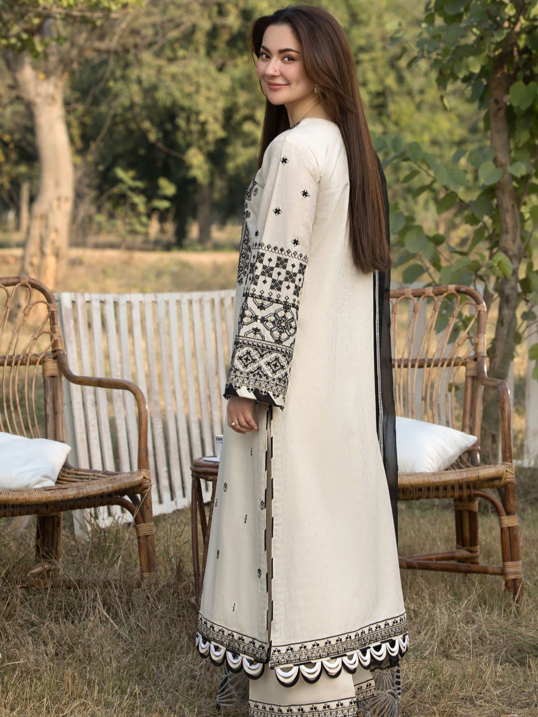 HANIA LAWN EMBROIDERY SUIT Q